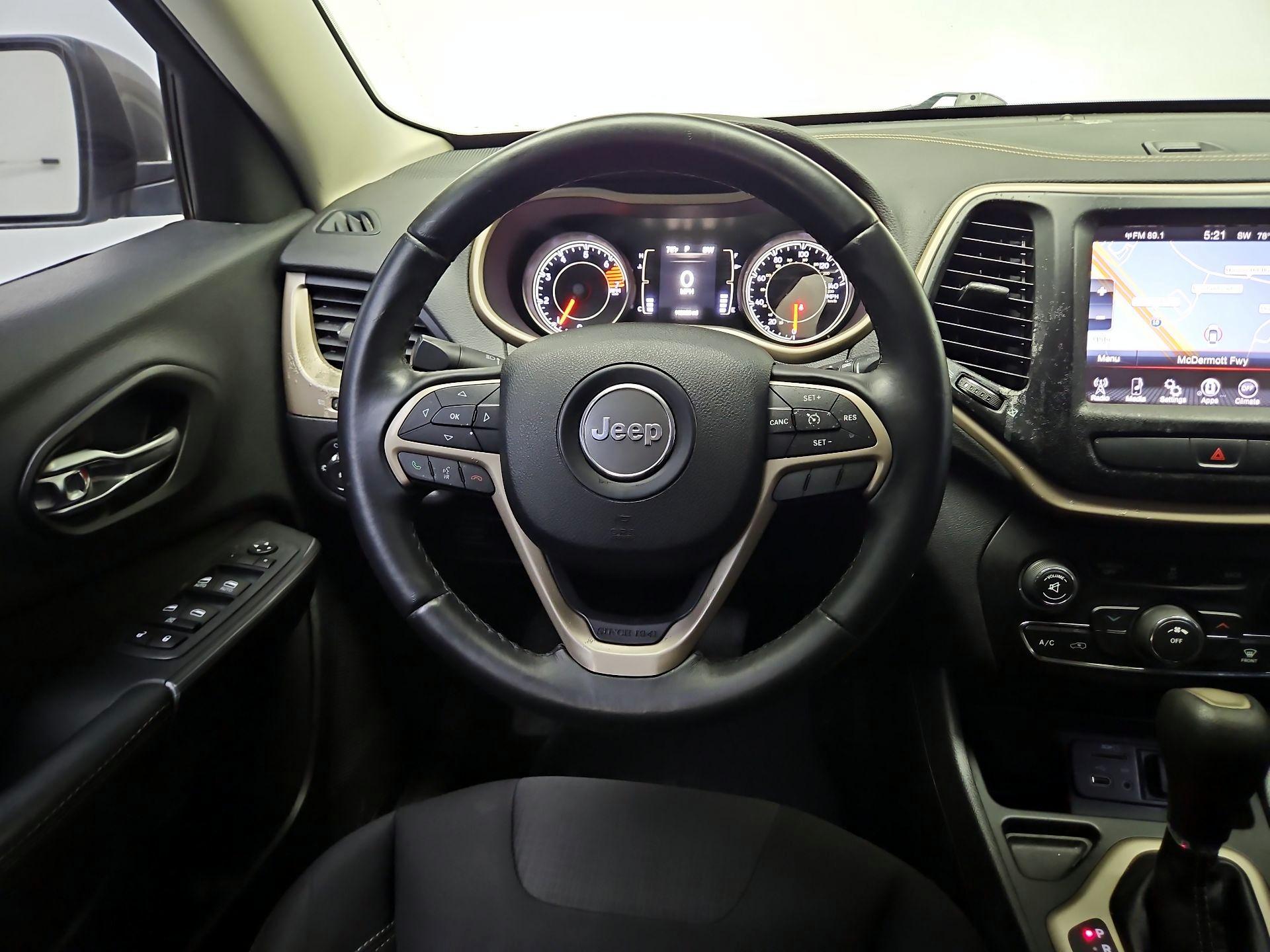 Thumbnail: 2017 Jeep Cherokee - 10