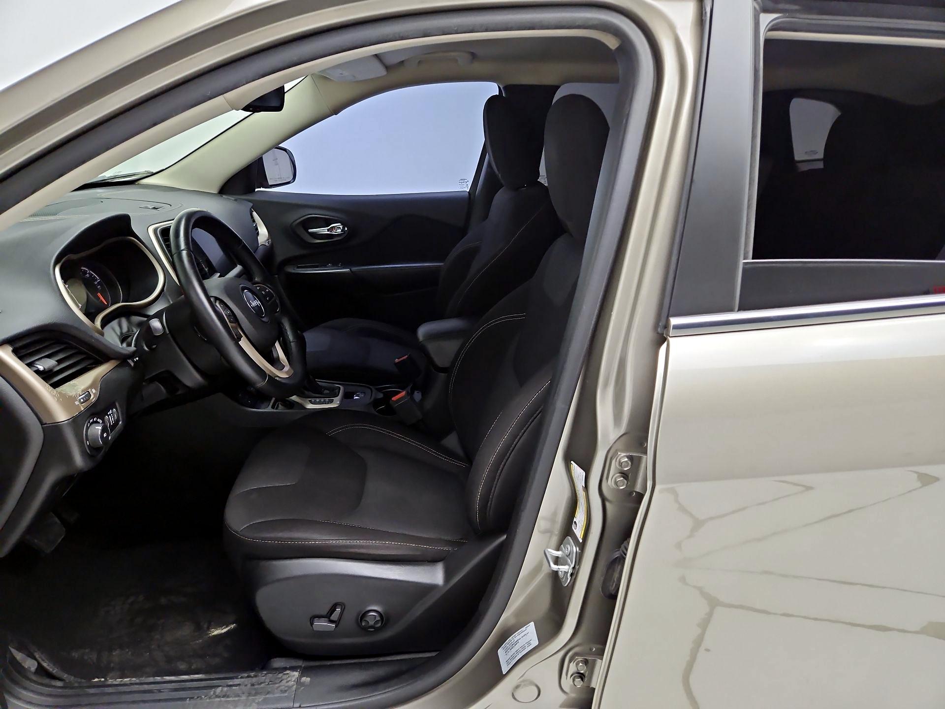 Thumbnail: 2017 Jeep Cherokee - 11