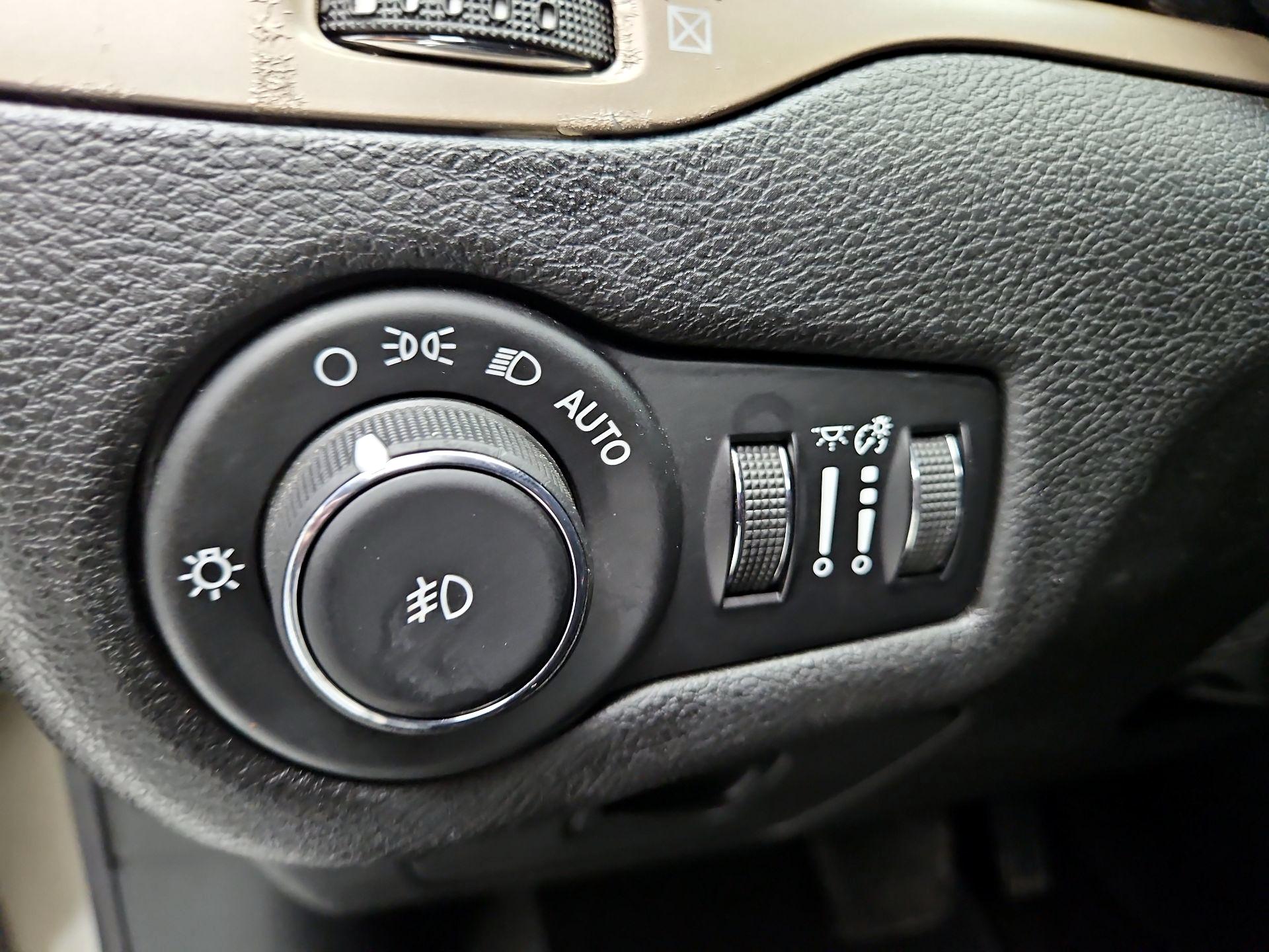 Thumbnail: 2017 Jeep Cherokee - 13