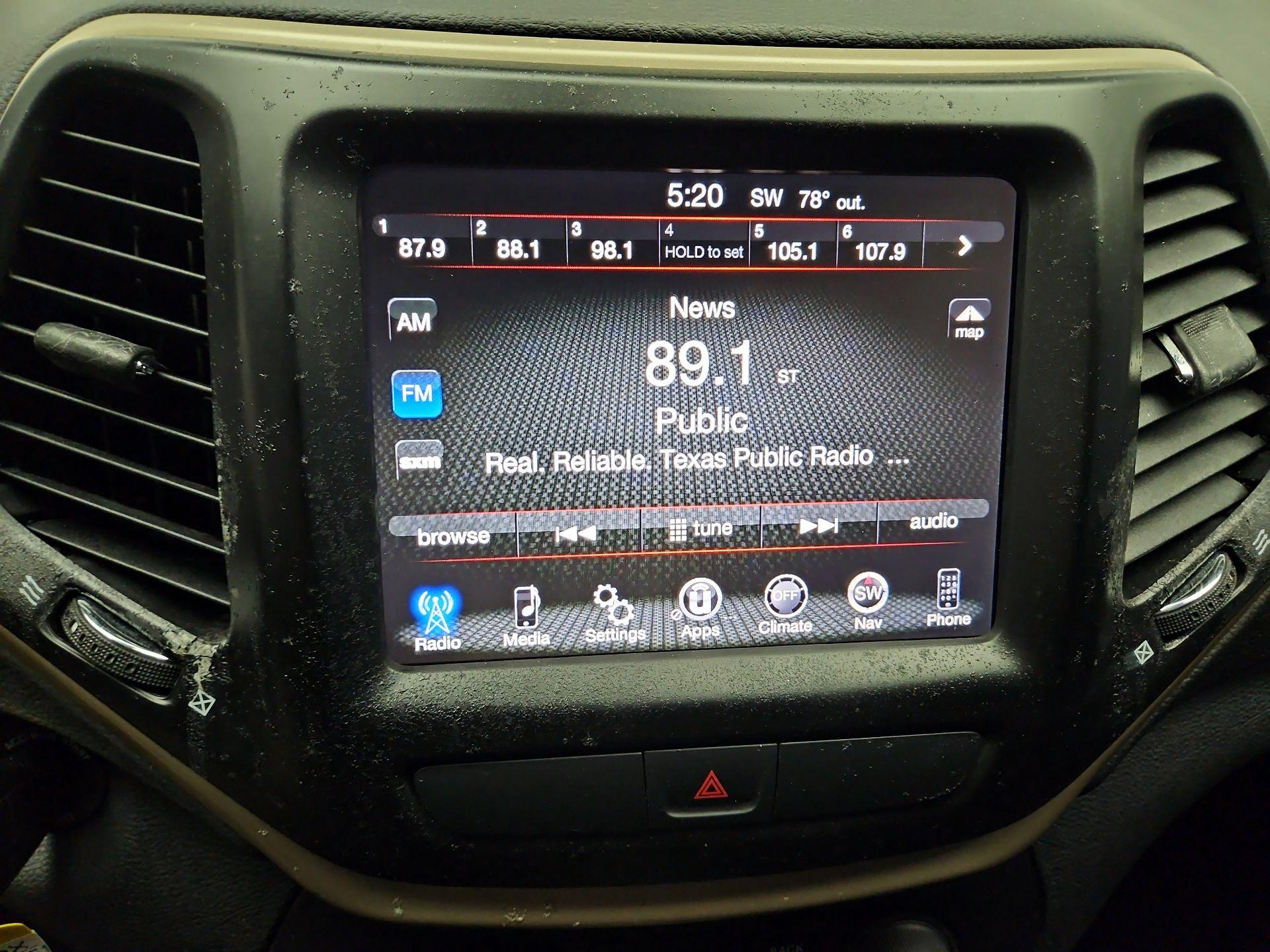 Thumbnail: 2017 Jeep Cherokee - 16