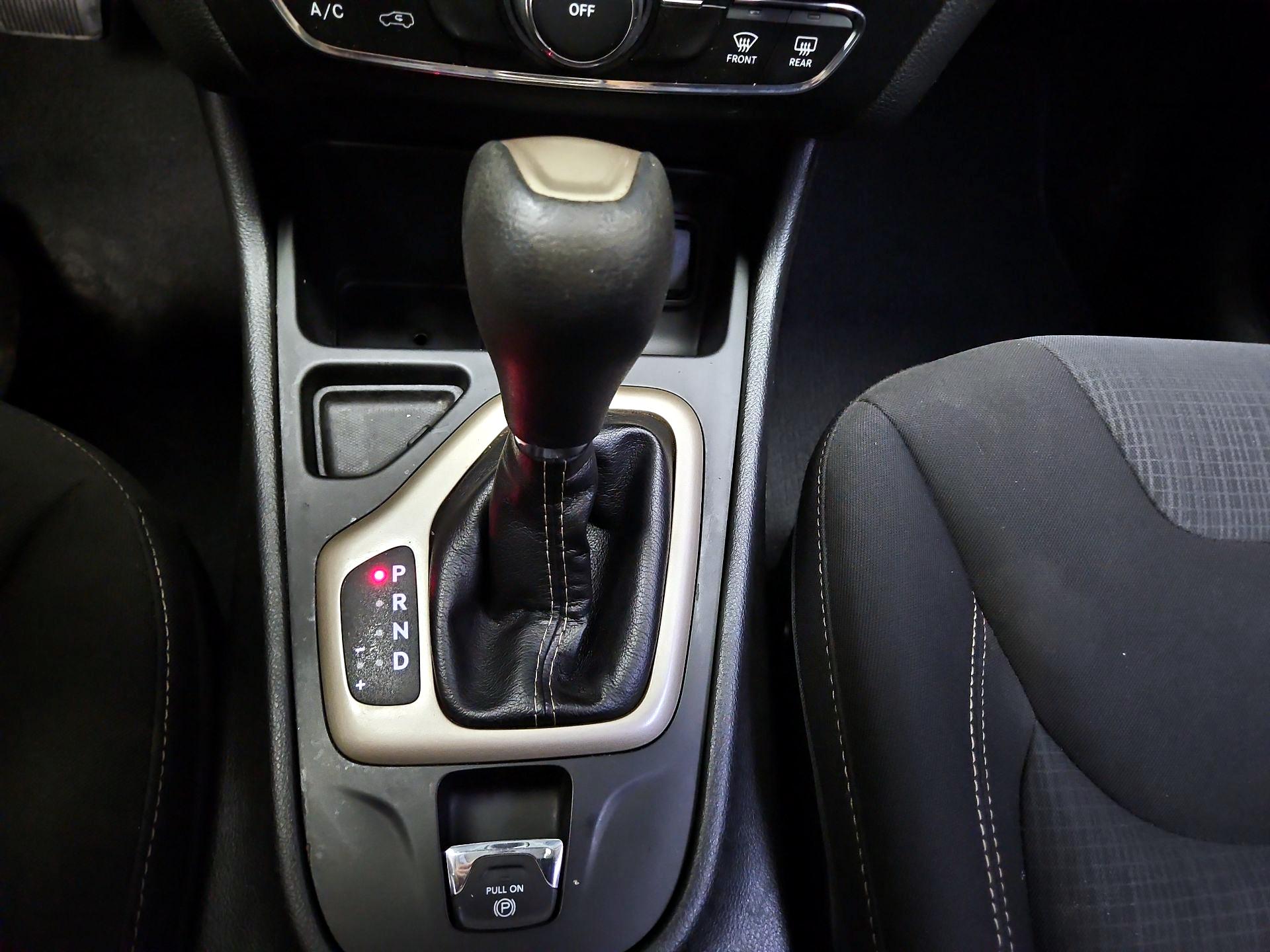 Thumbnail: 2017 Jeep Cherokee - 18