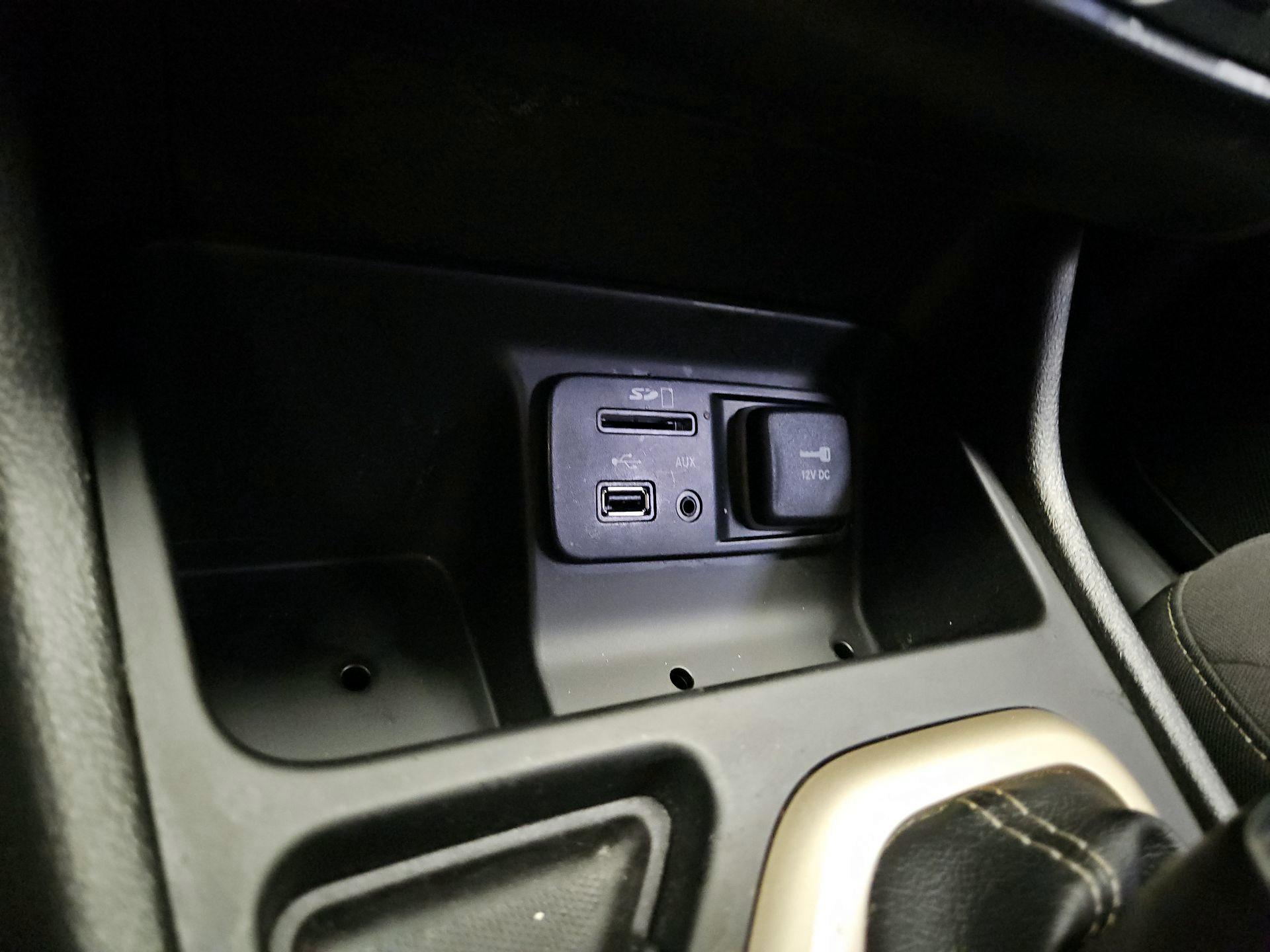 Thumbnail: 2017 Jeep Cherokee - 19