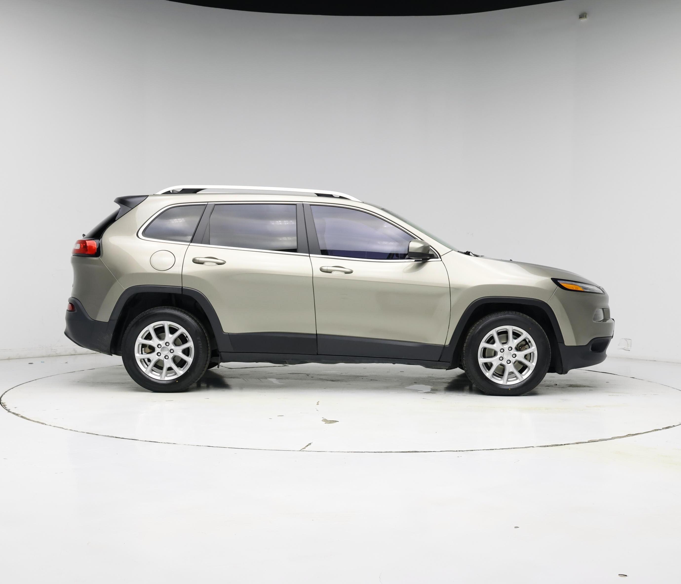 Thumbnail: 2017 Jeep Cherokee - 7