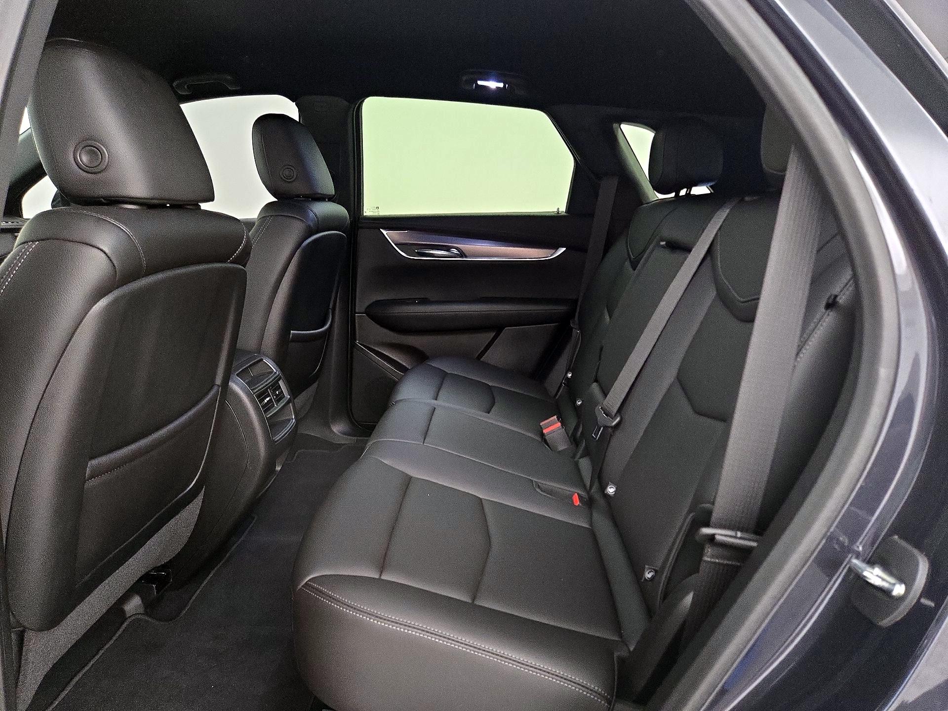 Thumbnail: 2022 Cadillac XT5 - 19