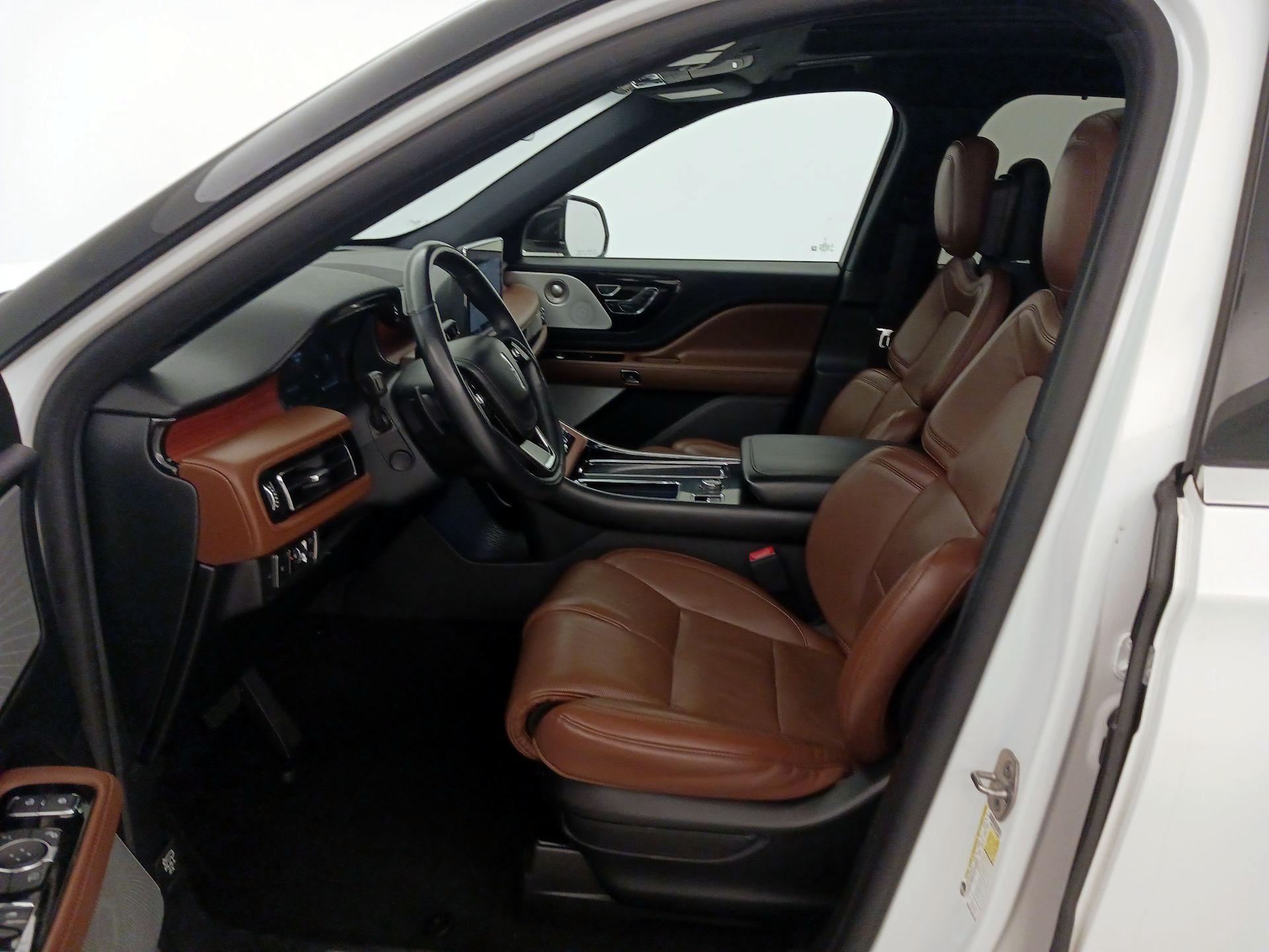 Thumbnail: 2020 Lincoln Aviator - 11