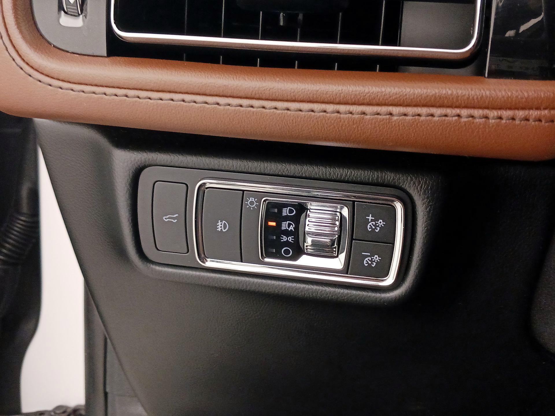 Thumbnail: 2020 Lincoln Aviator - 13