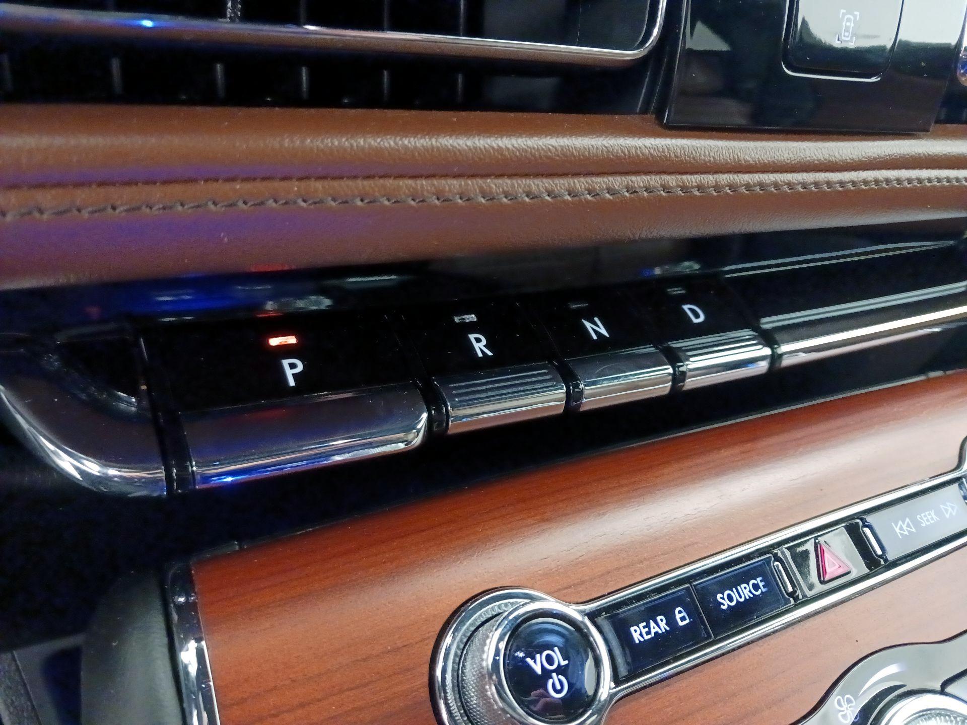 Thumbnail: 2020 Lincoln Aviator - 18