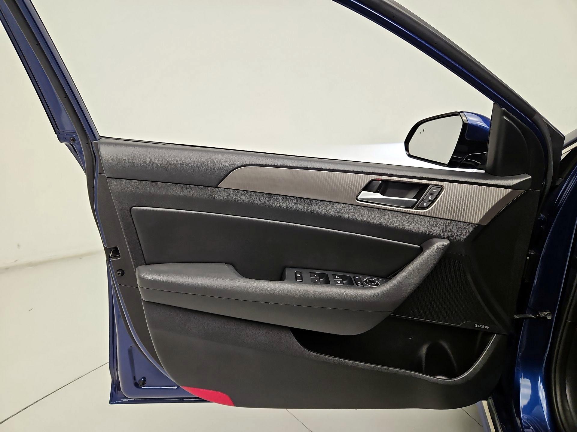 Thumbnail: 2019 Hyundai Sonata - 12