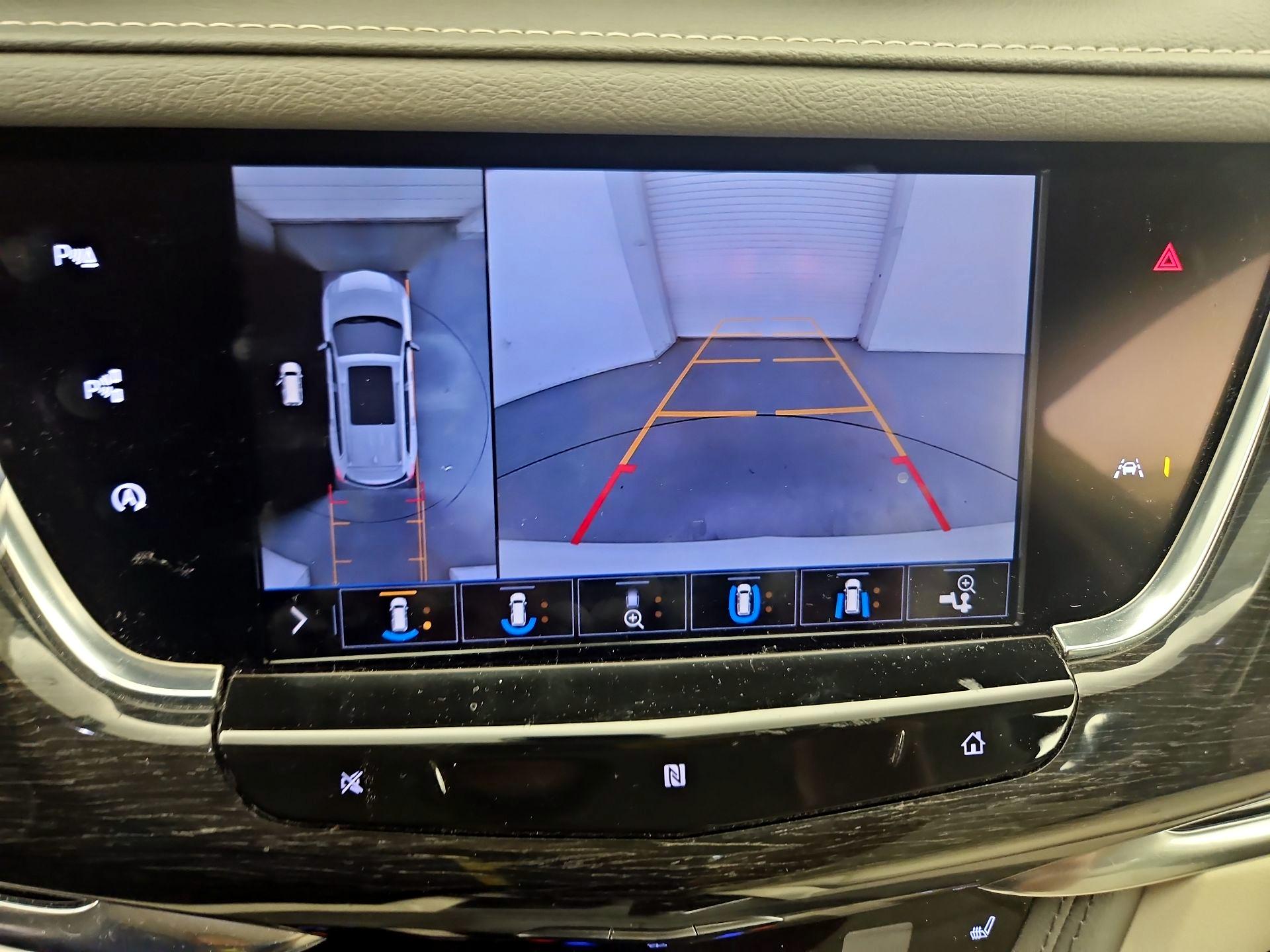 Thumbnail: 2020 Cadillac XT6 - 14
