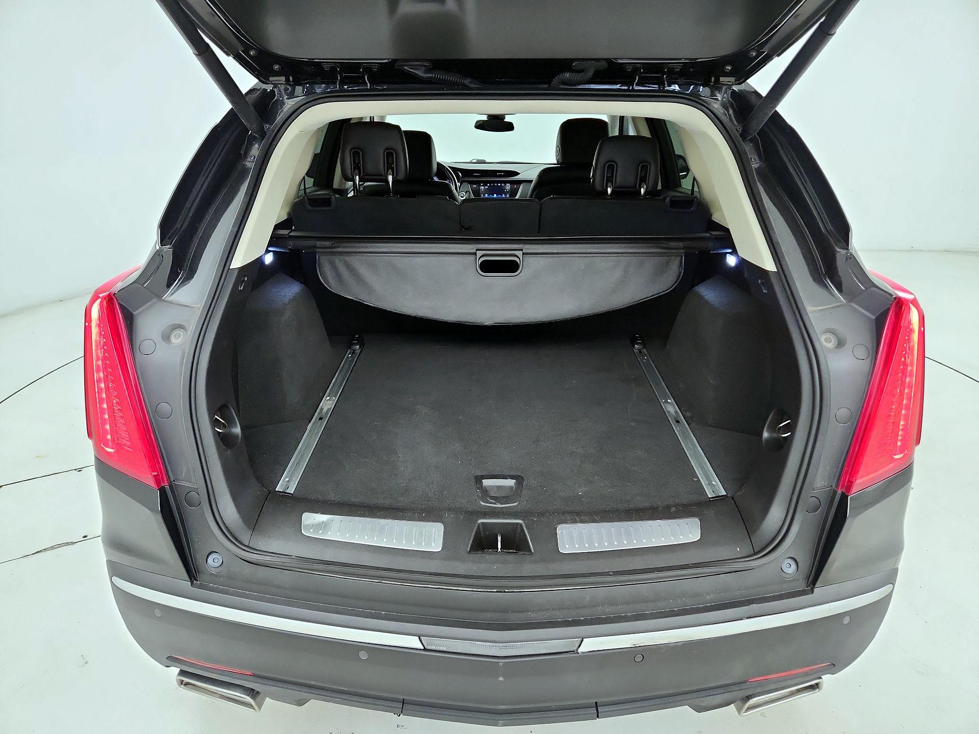 Thumbnail: 2019 Cadillac XT5 - 16