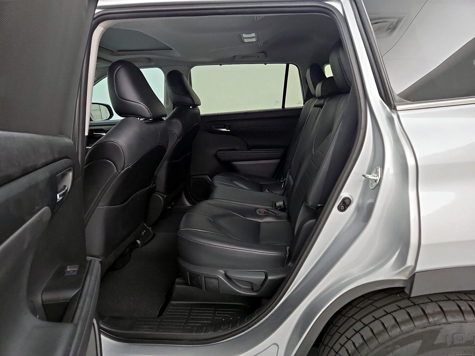 Thumbnail: 2021 Toyota Highlander - 20