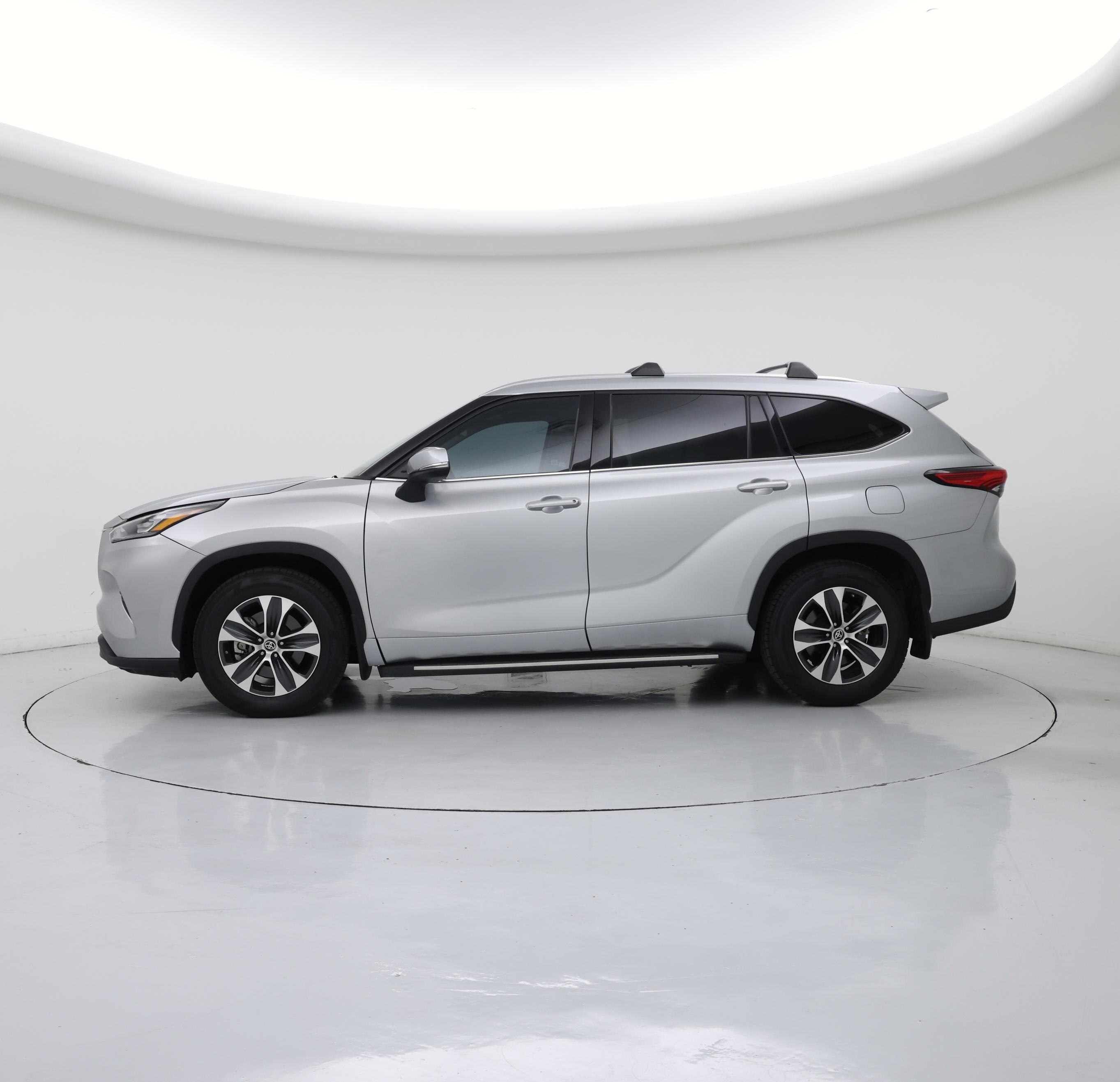 Thumbnail: 2021 Toyota Highlander - 3