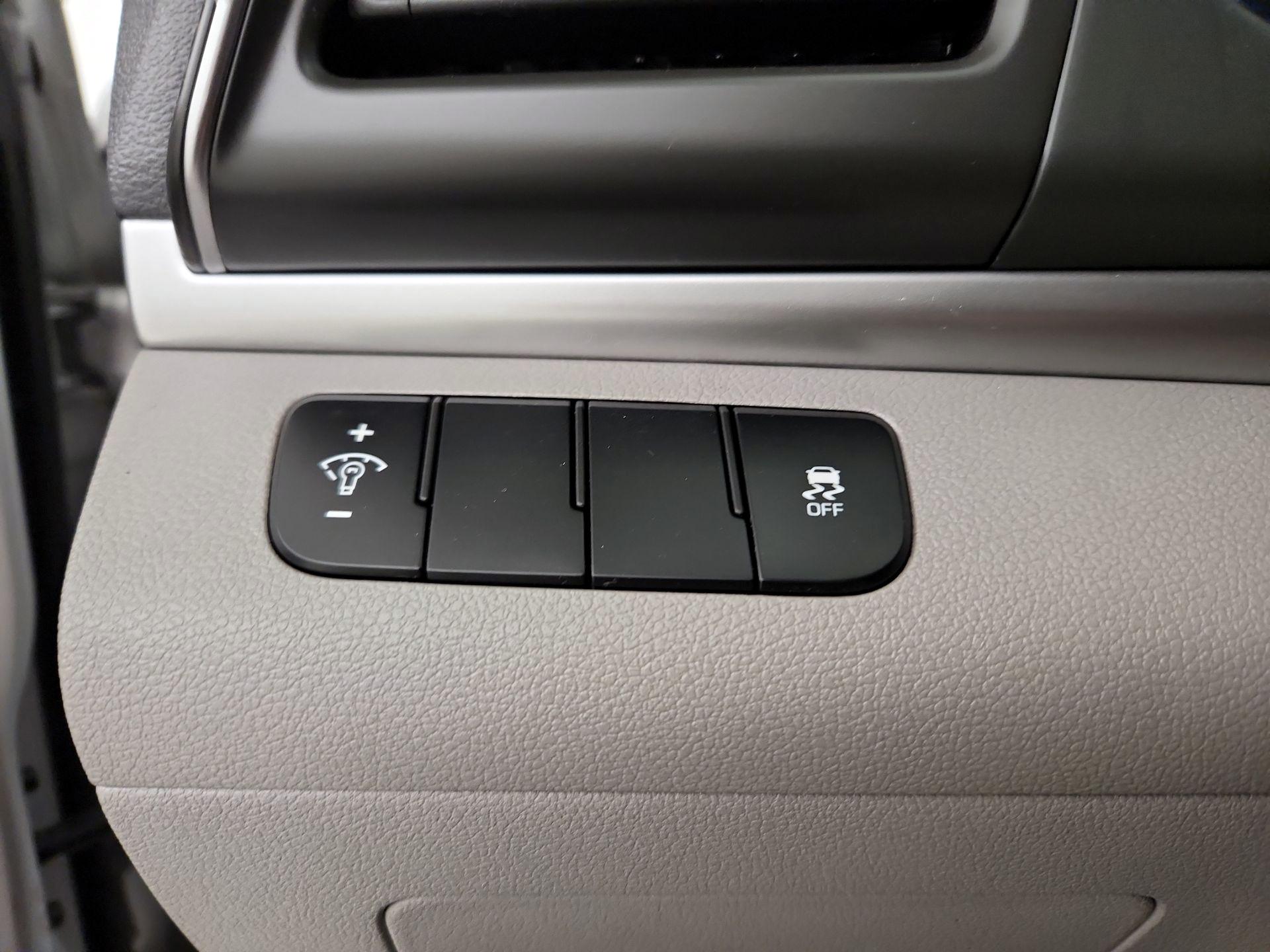 Thumbnail: 2019 Hyundai Elantra - 13