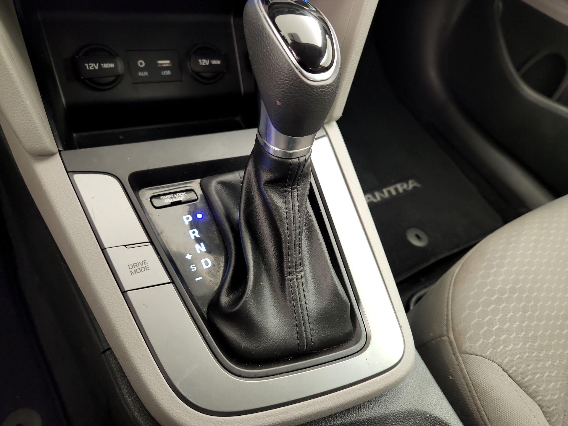 Thumbnail: 2019 Hyundai Elantra - 17