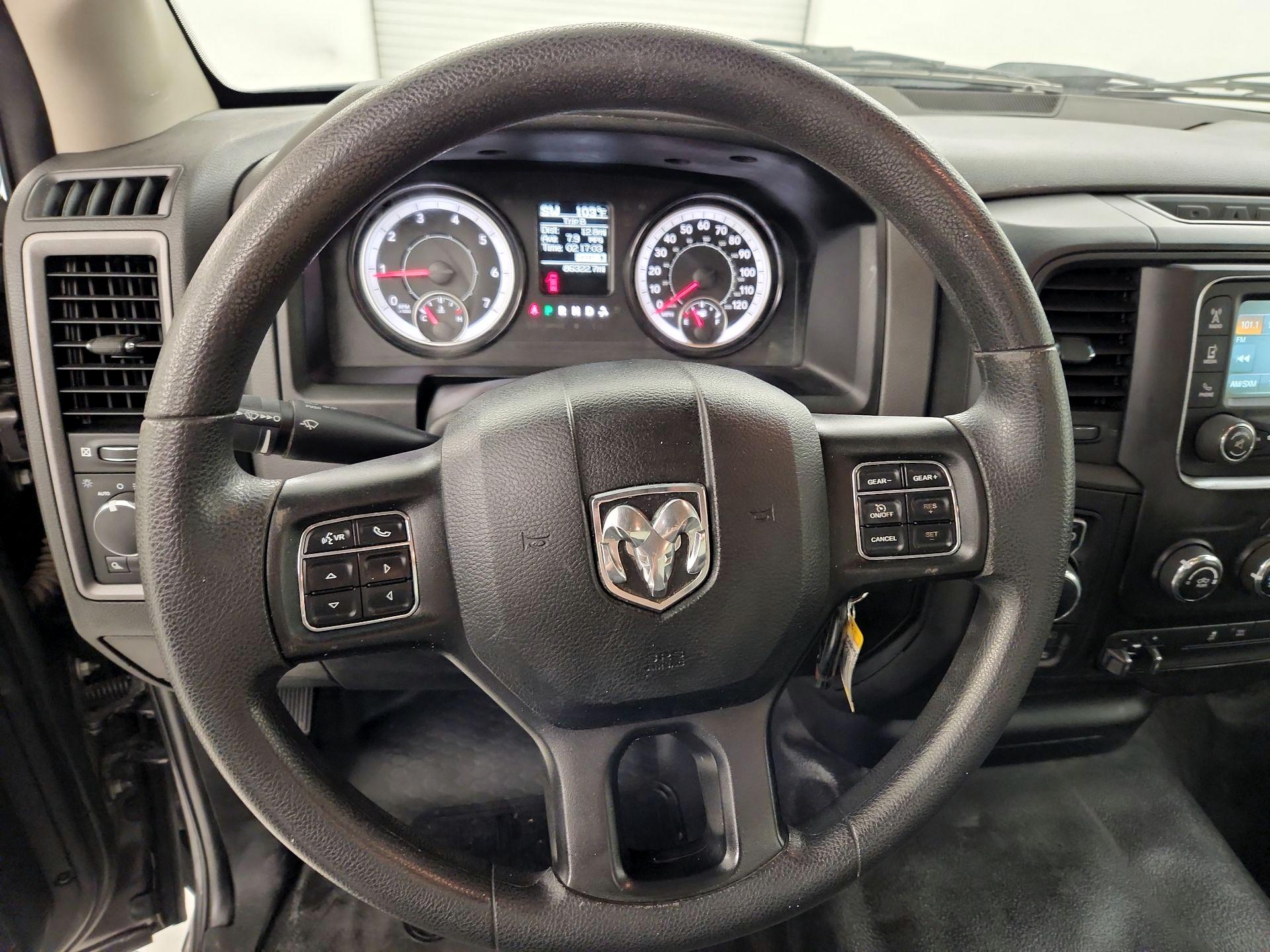 Thumbnail: 2020 RAM 1500 Classic - 10