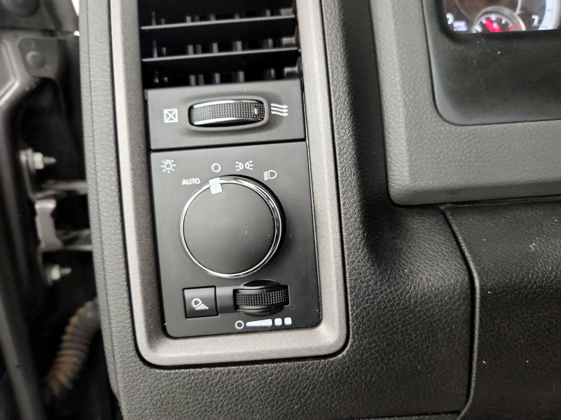 Thumbnail: 2020 RAM 1500 Classic - 13