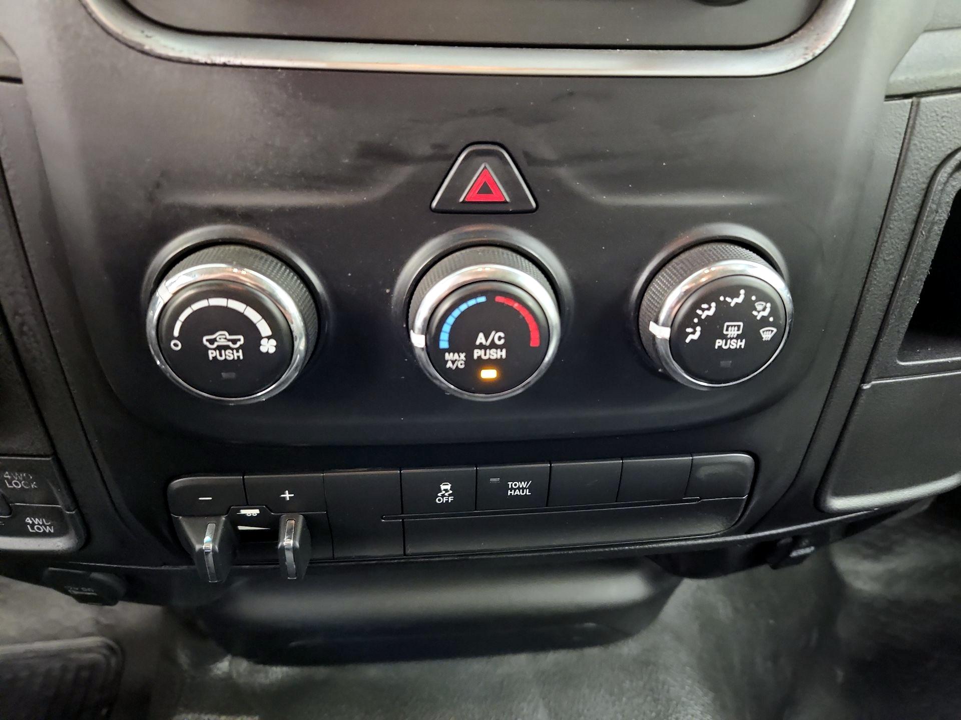 Thumbnail: 2020 RAM 1500 Classic - 16