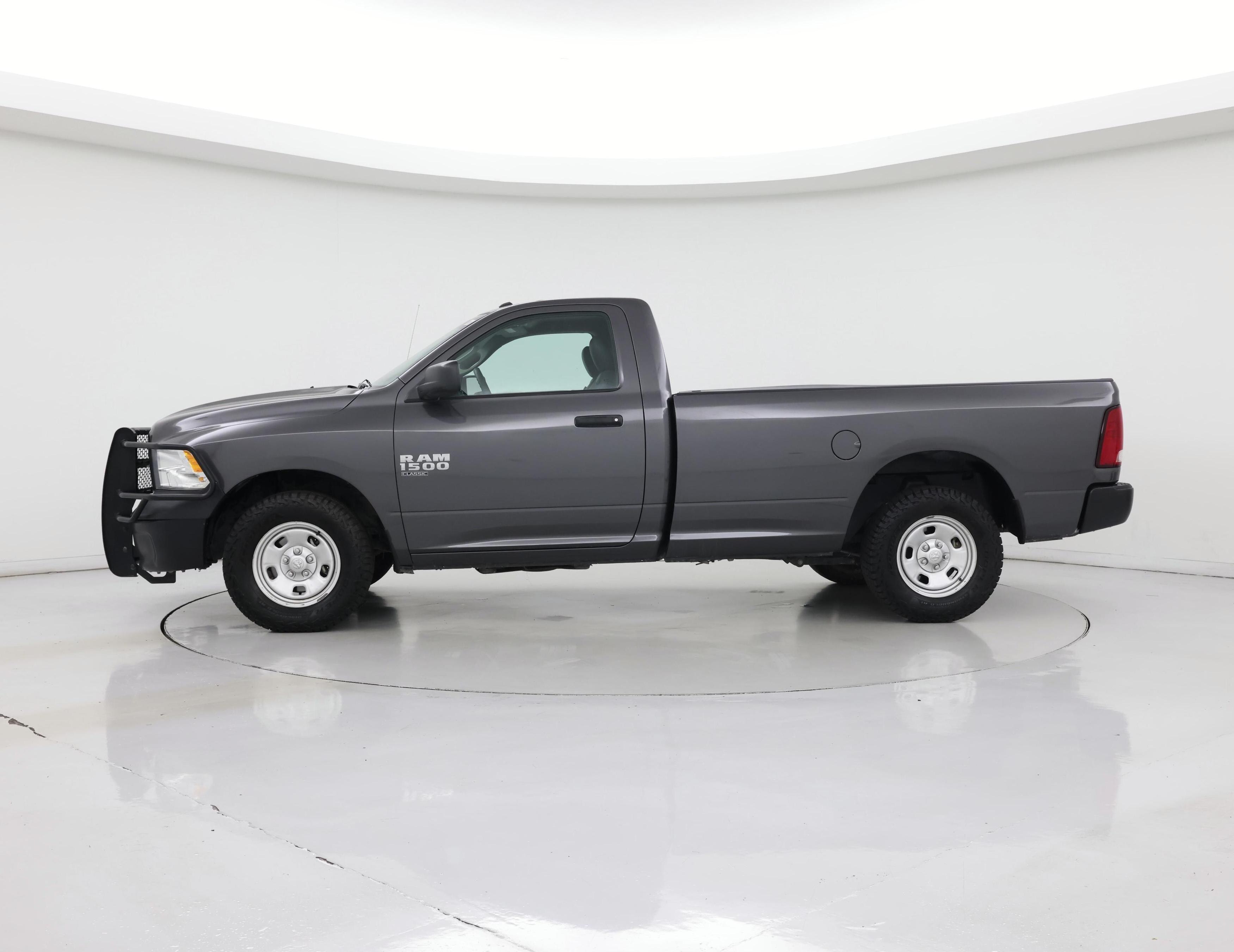 Thumbnail: 2020 RAM 1500 Classic - 3