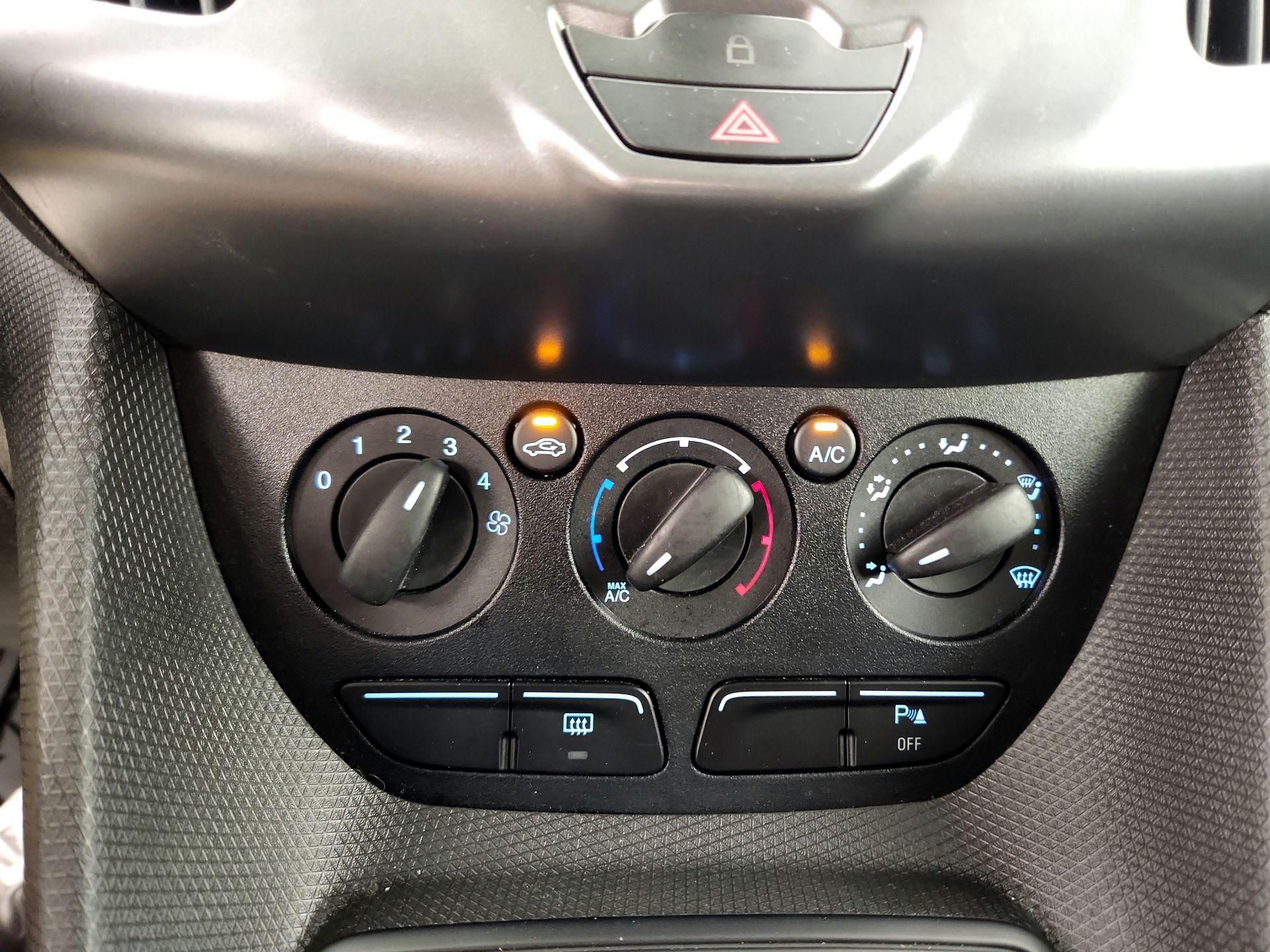 Thumbnail: 2017 Ford Transit Series - 15