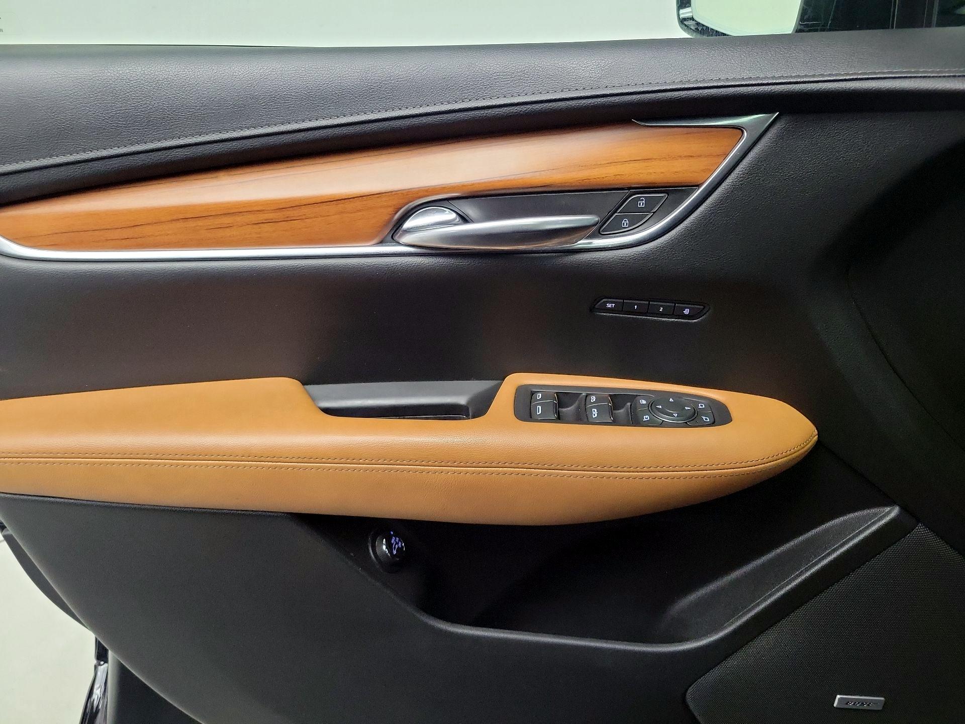 Thumbnail: 2020 Cadillac XT5 - 12