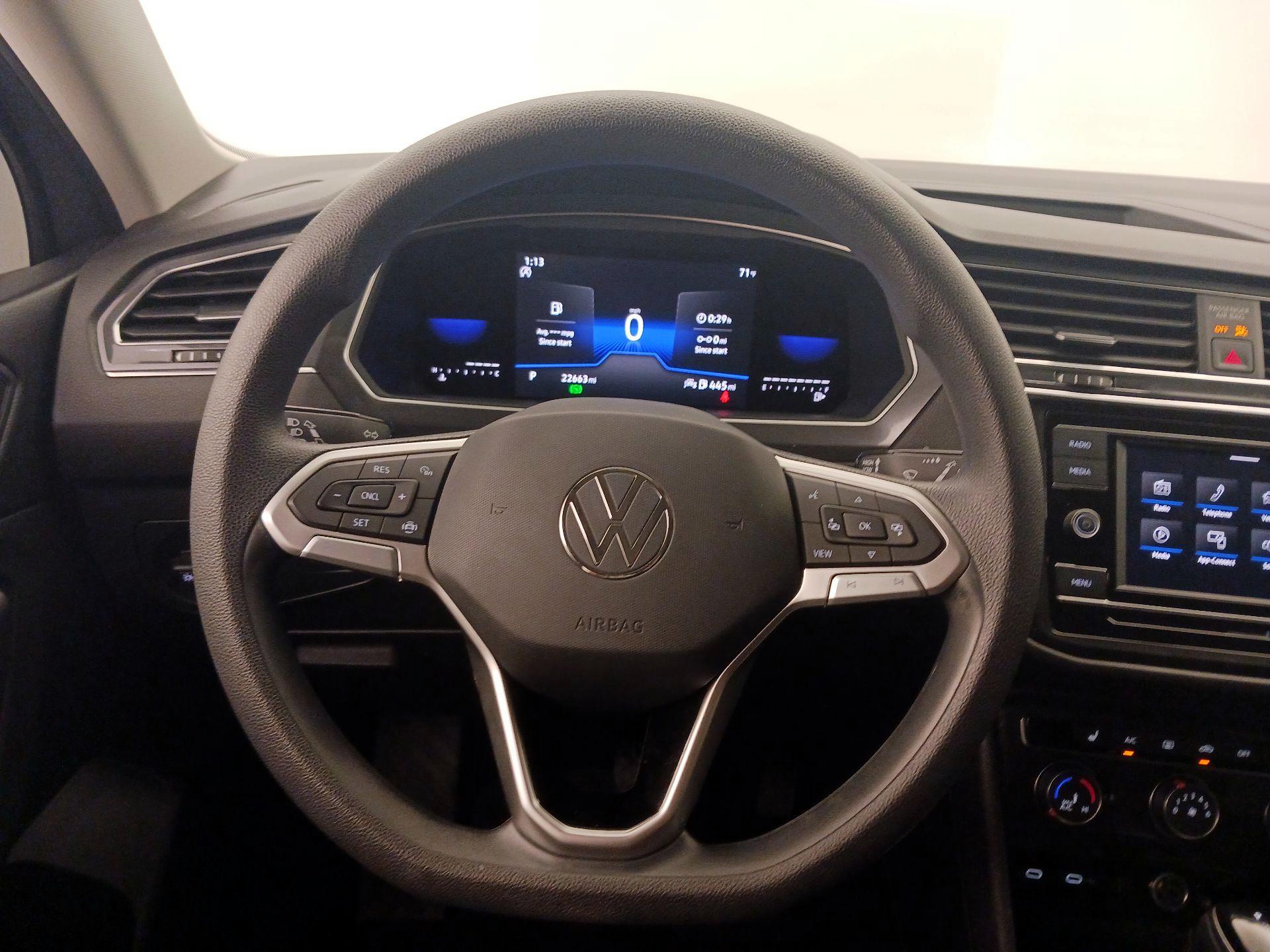 Thumbnail: 2023 Volkswagen Tiguan - 10