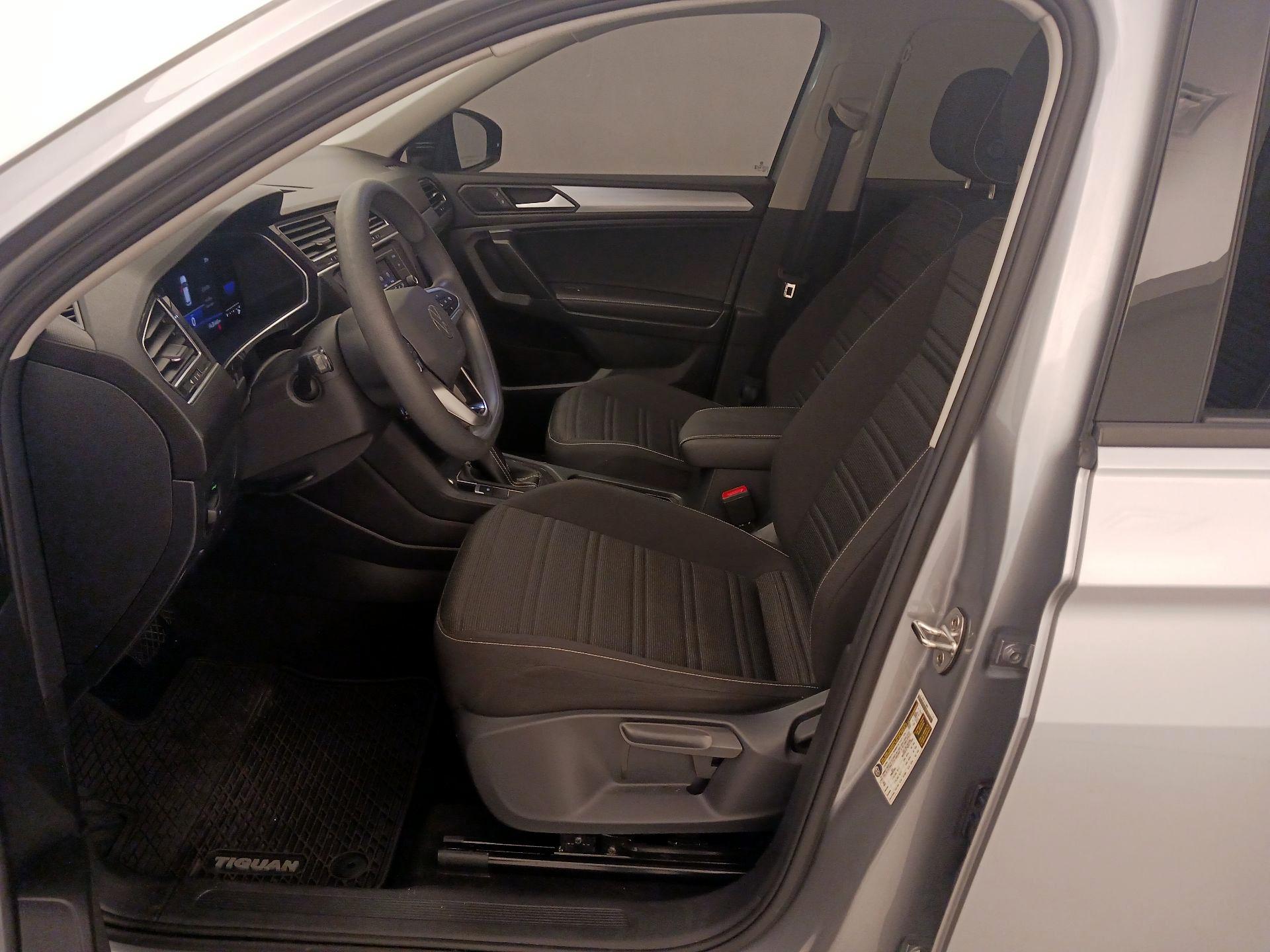 Thumbnail: 2023 Volkswagen Tiguan - 11