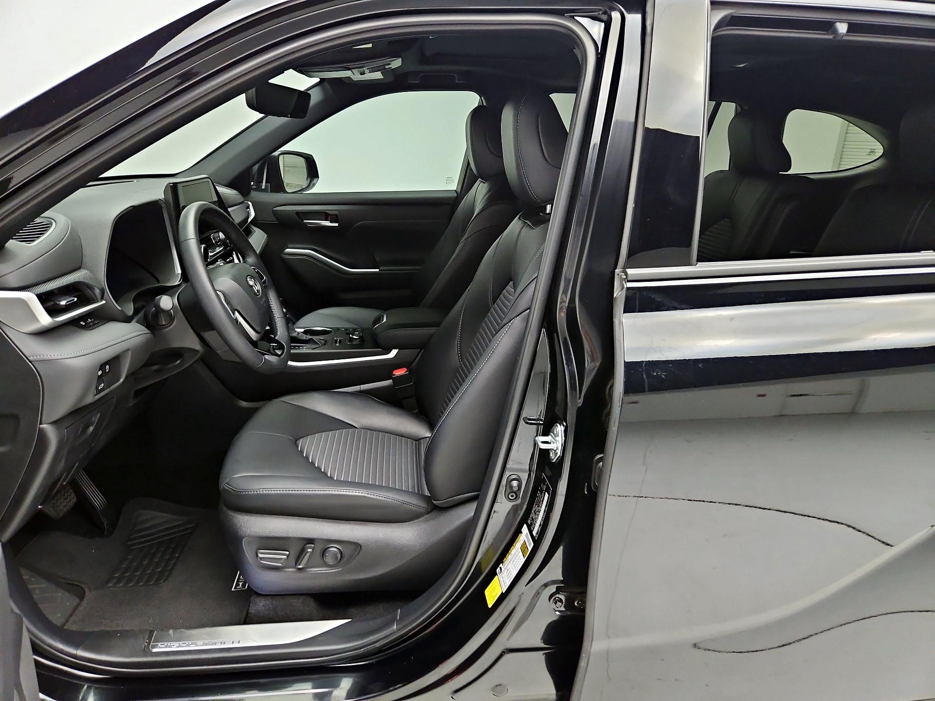 Thumbnail: 2025 Toyota Highlander - 9