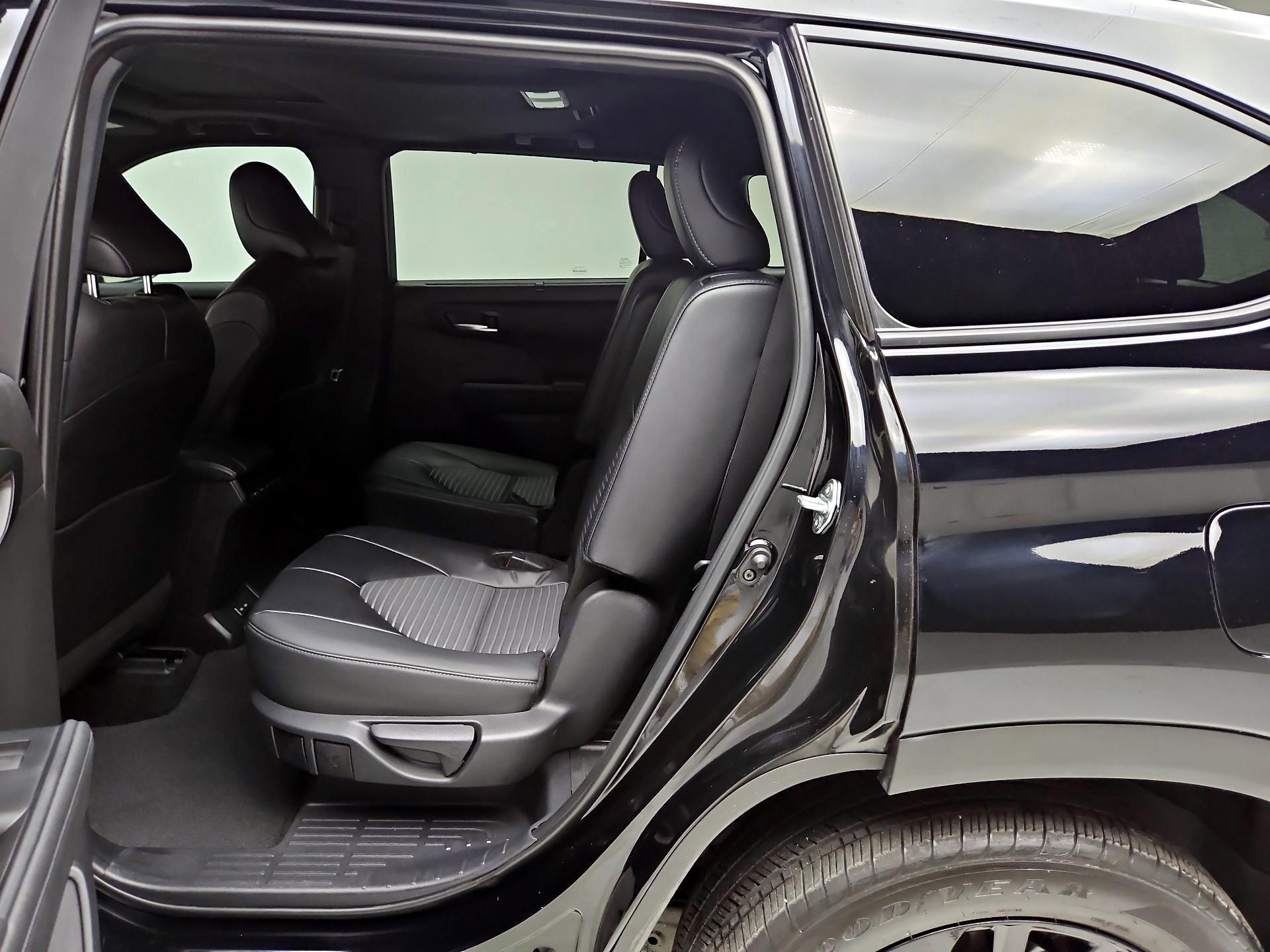 Thumbnail: 2025 Toyota Highlander - 18