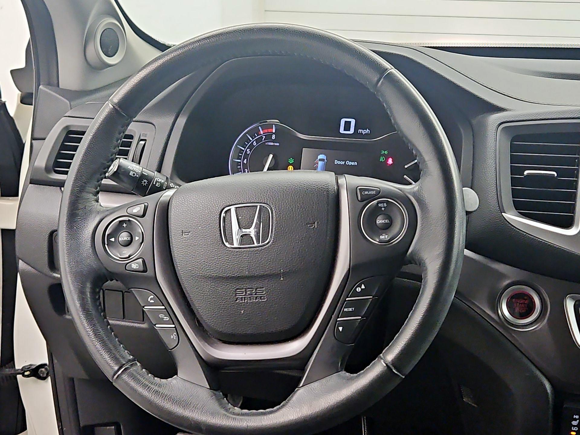 Thumbnail: 2017 Honda Pilot - 10