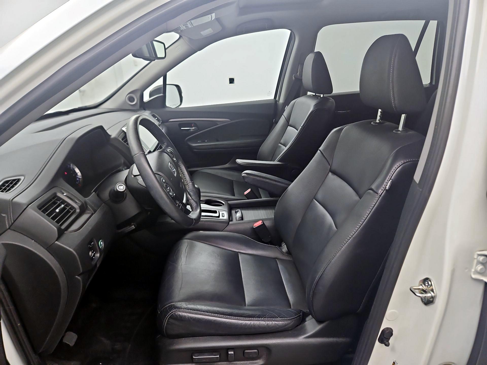 Thumbnail: 2017 Honda Pilot - 11