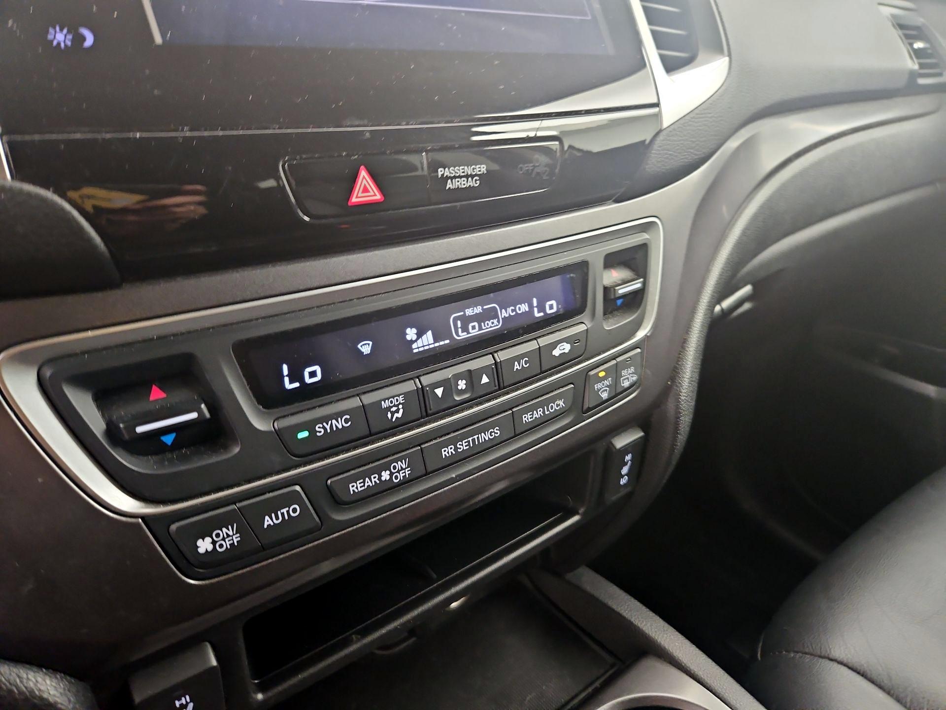 Thumbnail: 2017 Honda Pilot - 14