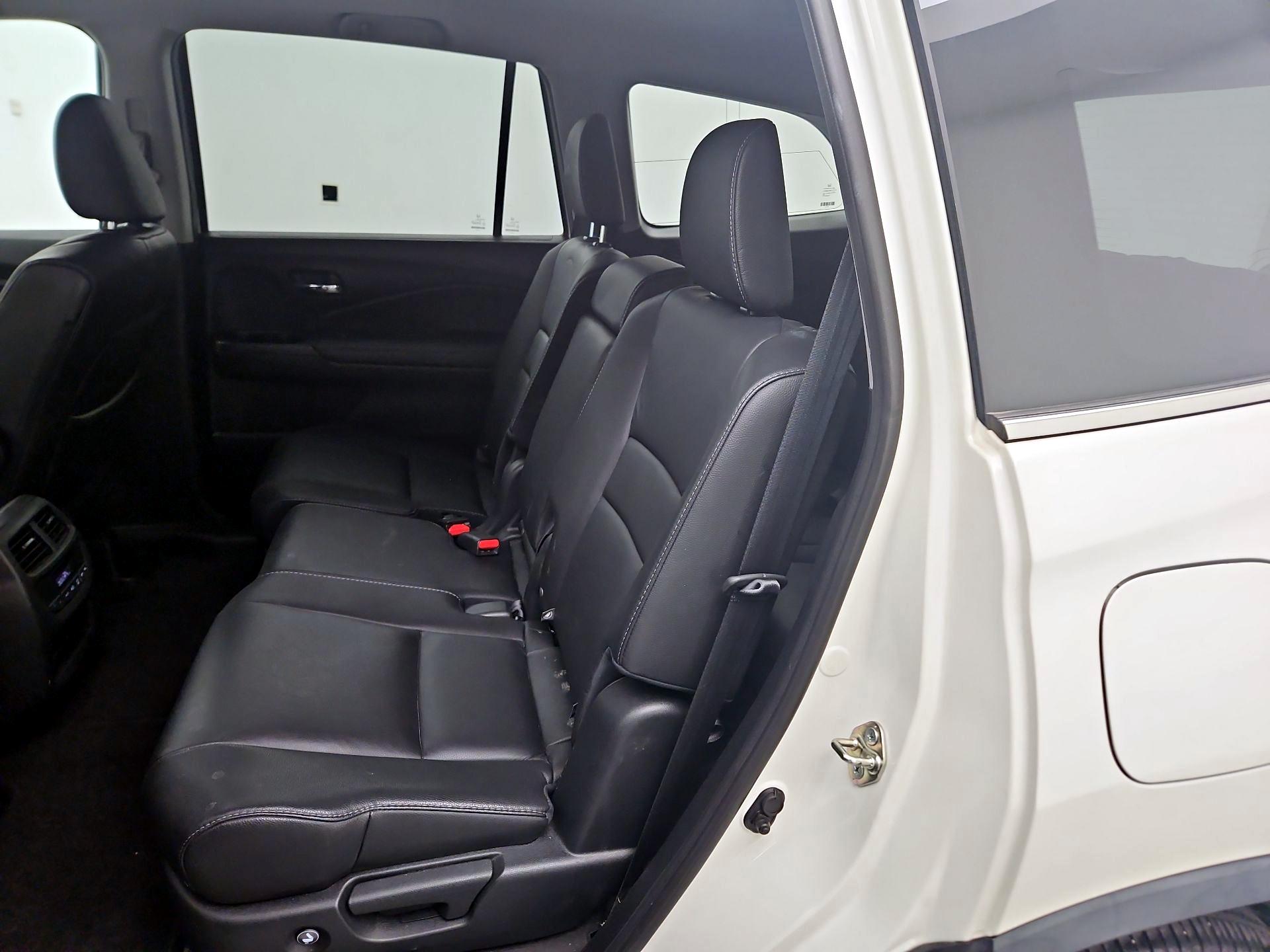 Thumbnail: 2017 Honda Pilot - 16