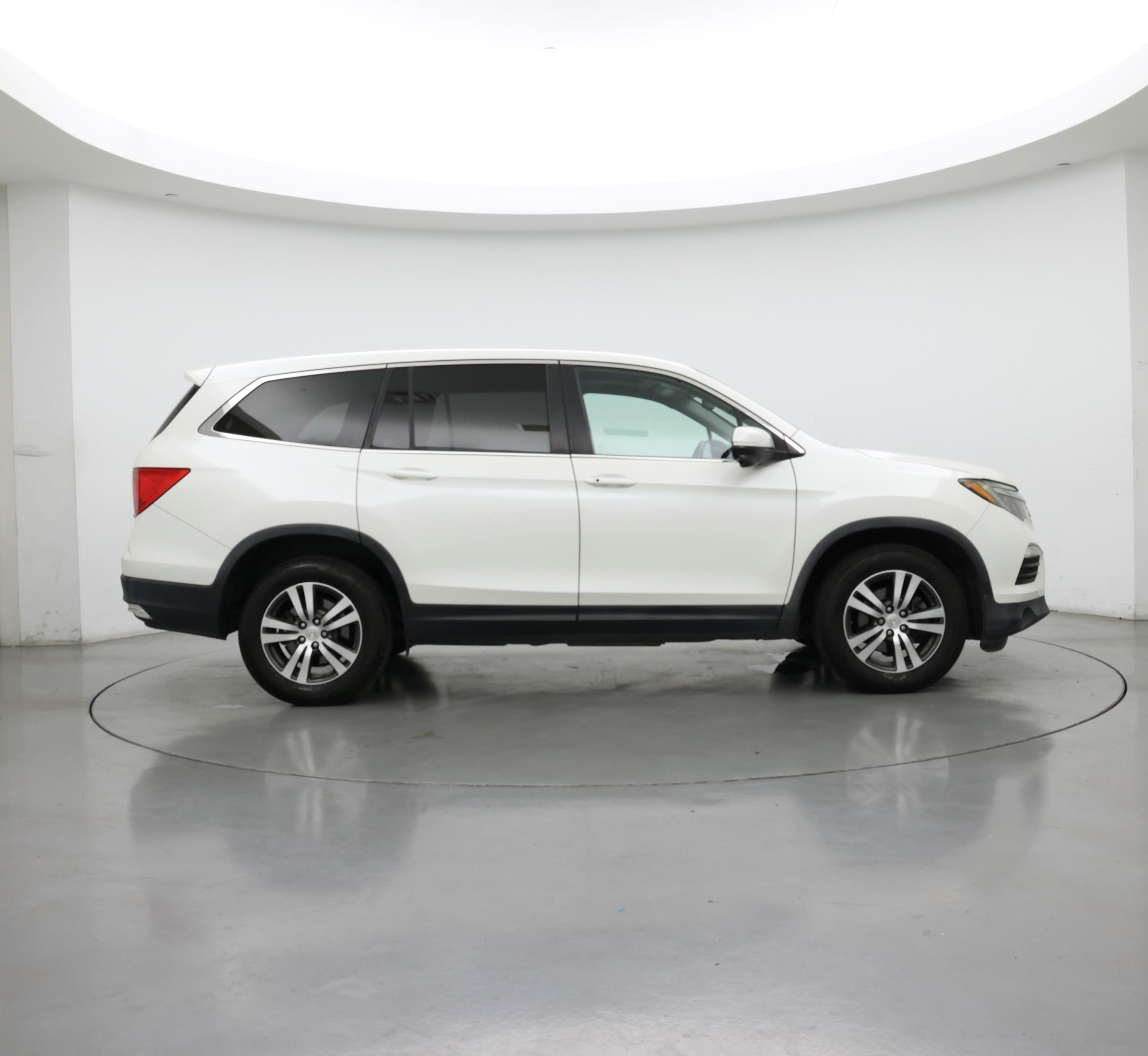 Thumbnail: 2017 Honda Pilot - 7