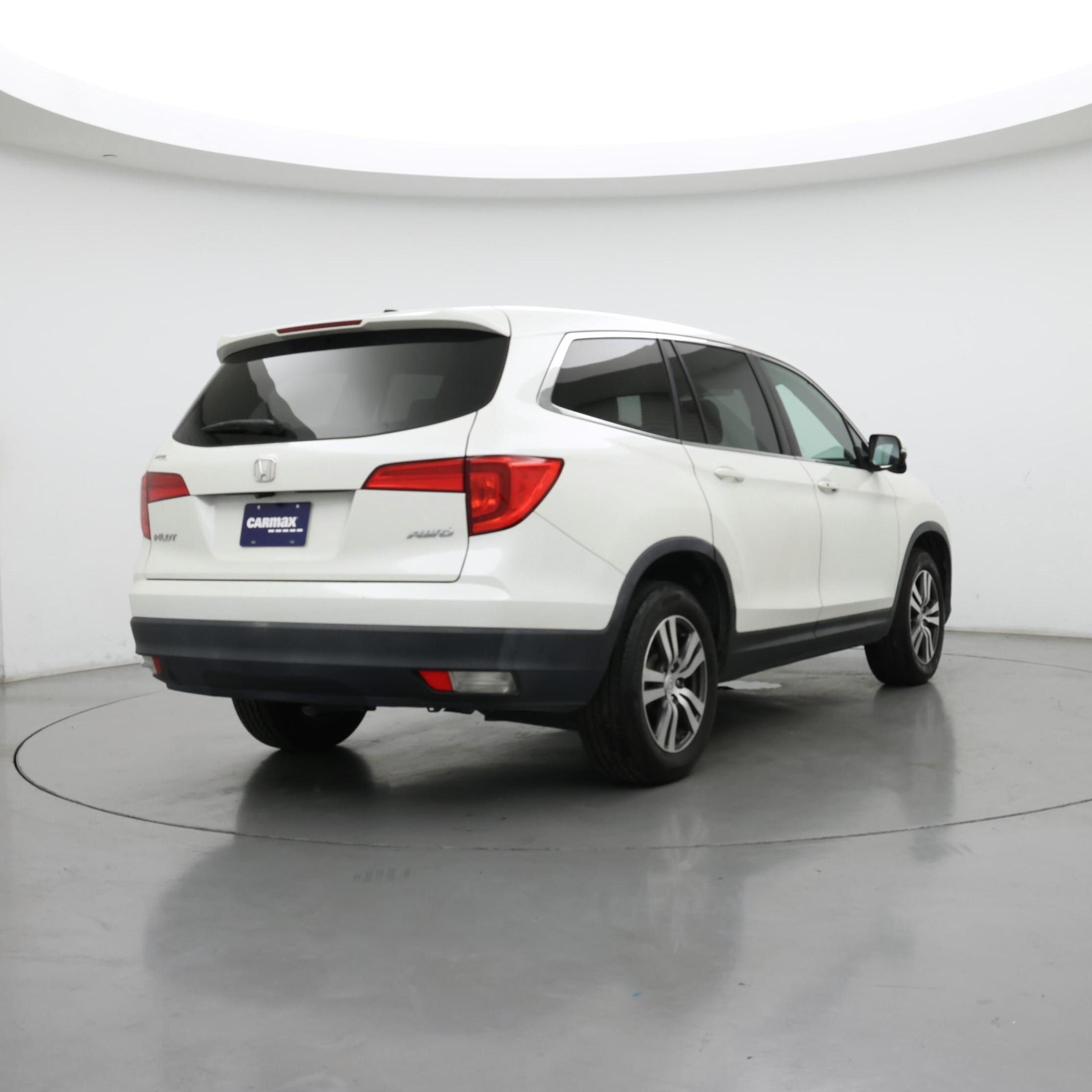 Thumbnail: 2017 Honda Pilot - 8