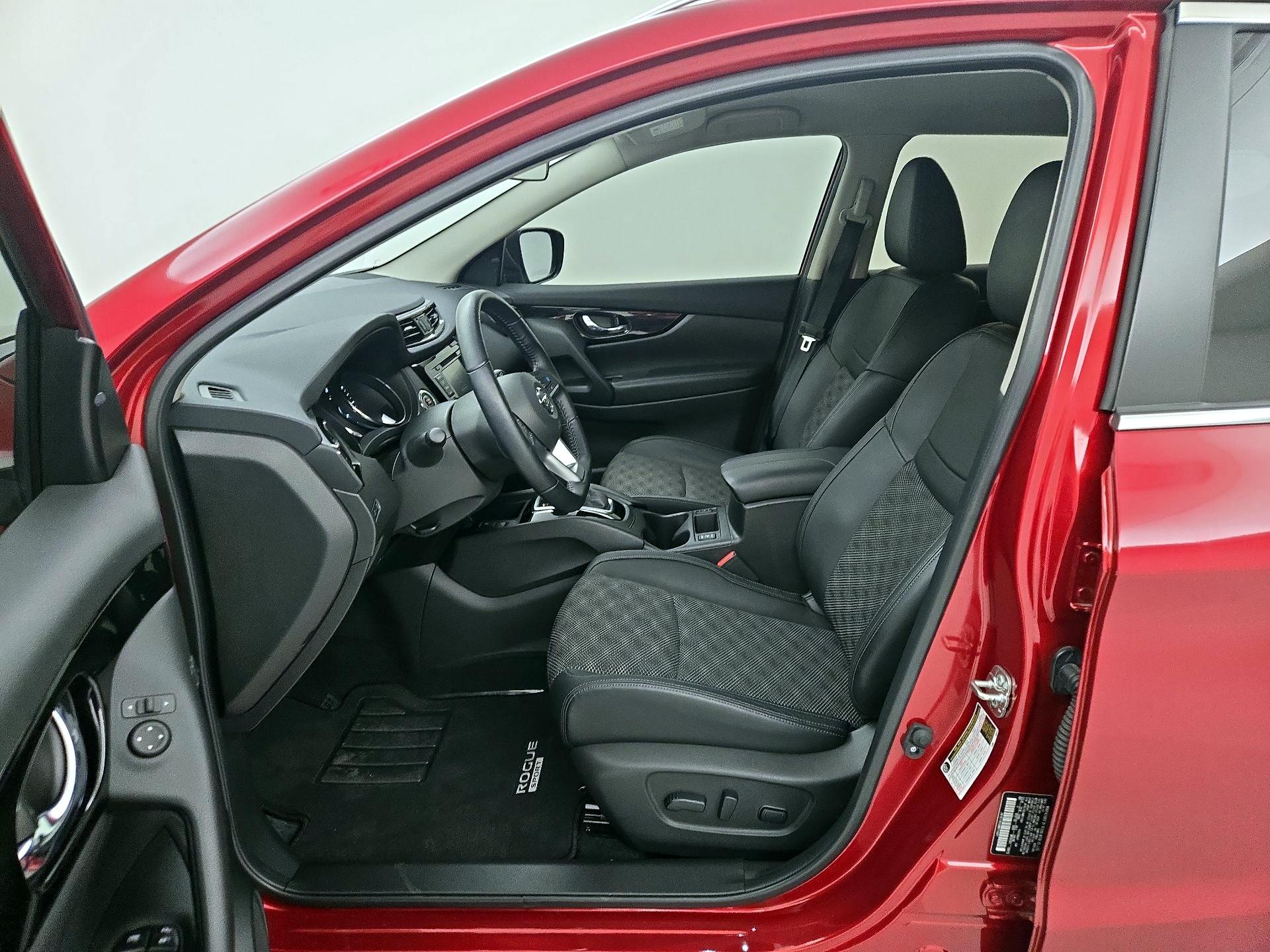 Thumbnail: 2021 Nissan Rogue Sport - 11