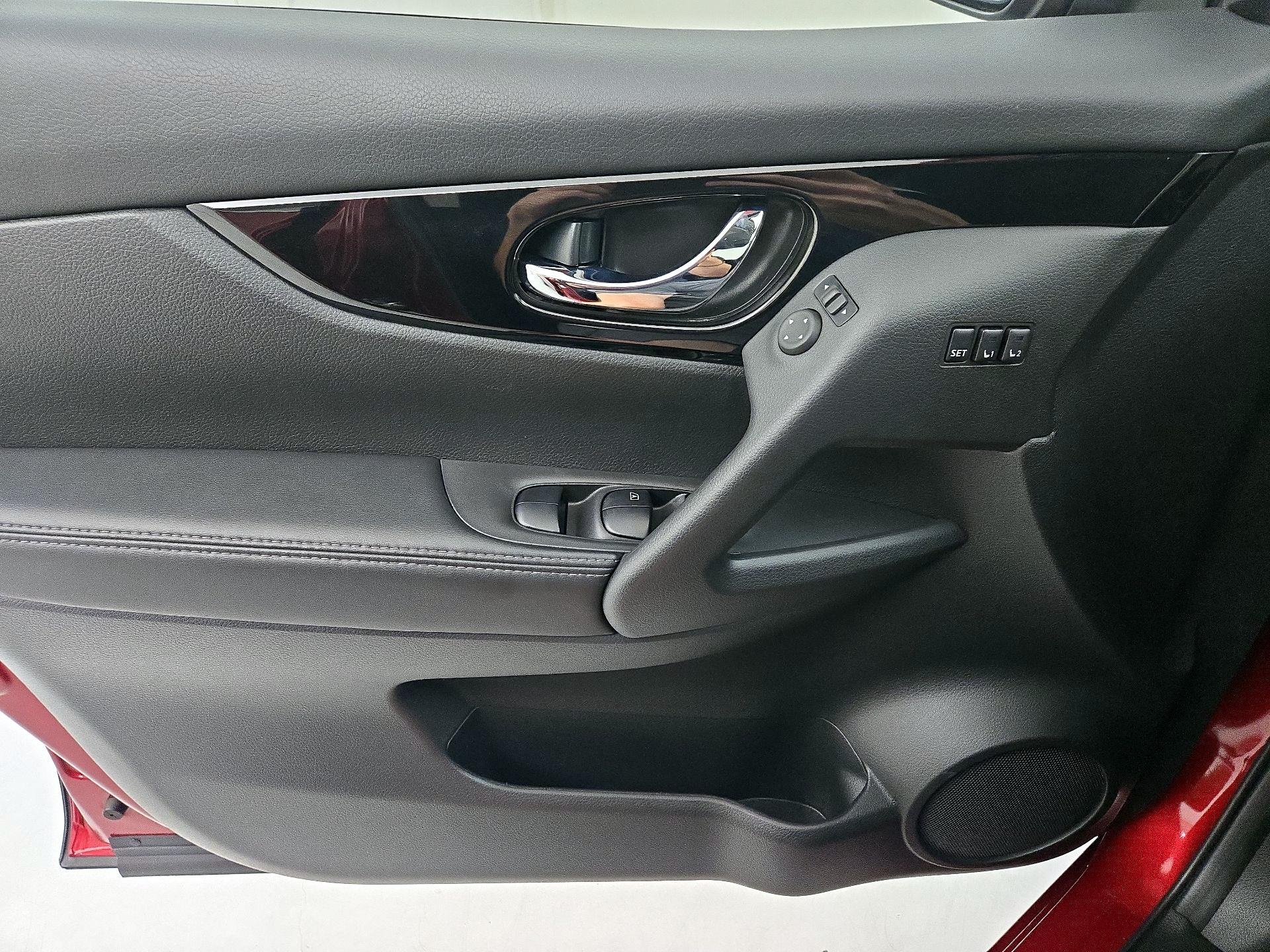 Thumbnail: 2021 Nissan Rogue Sport - 12