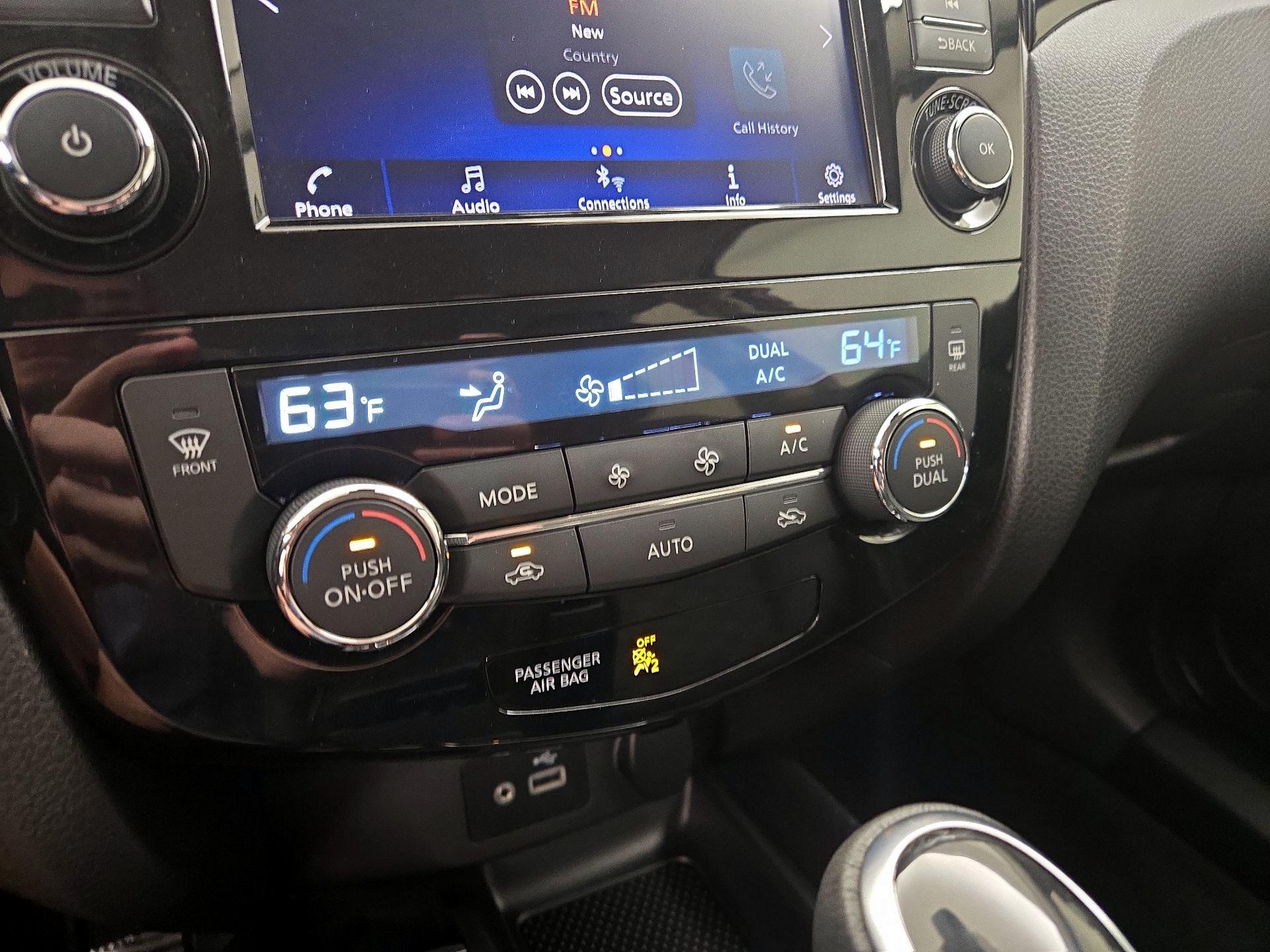 Thumbnail: 2021 Nissan Rogue Sport - 16