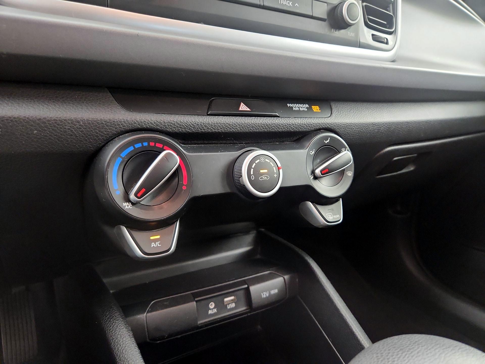 Thumbnail: 2018 Kia Rio - 14