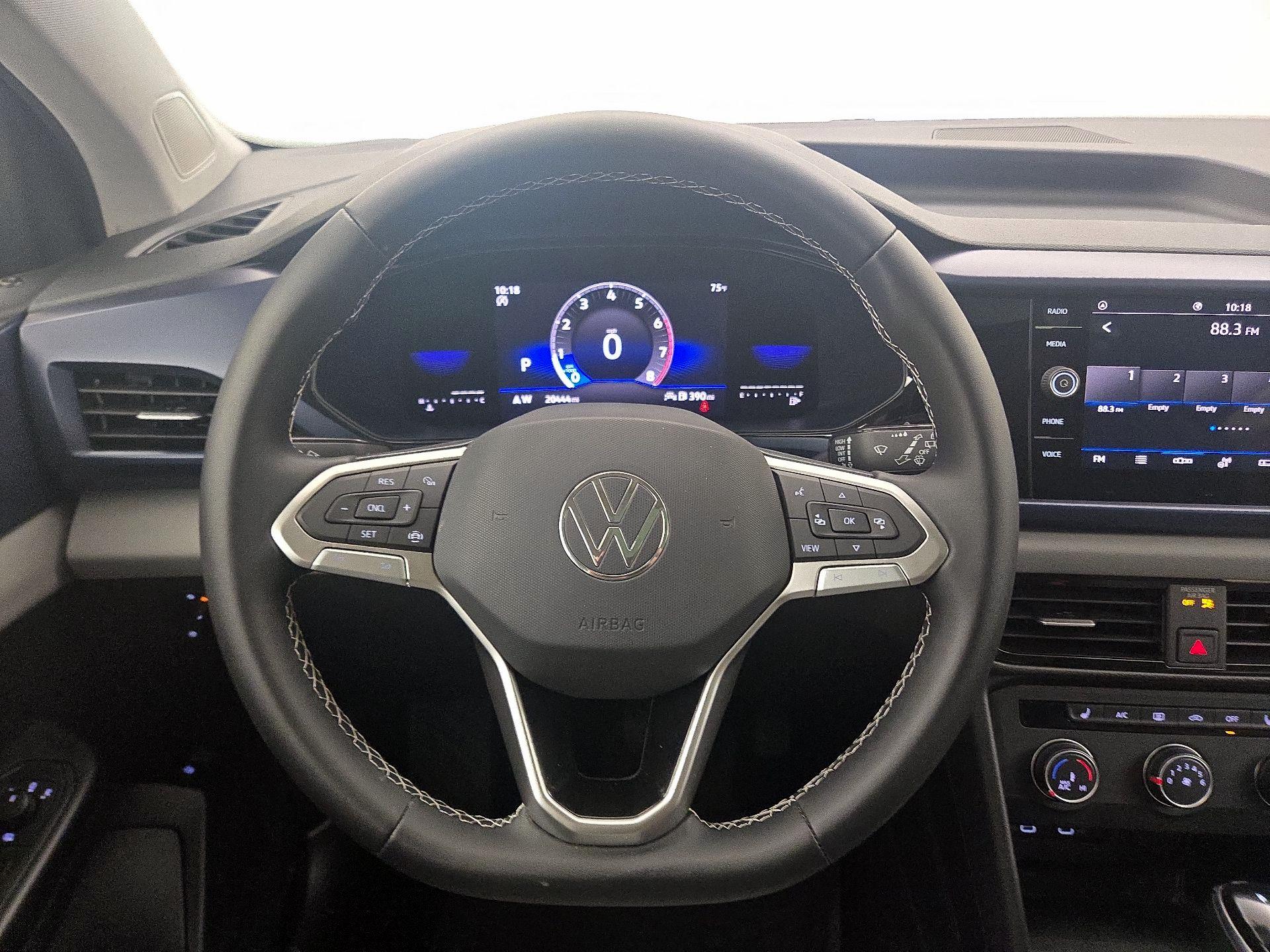 Thumbnail: 2022 Volkswagen Taos - 10