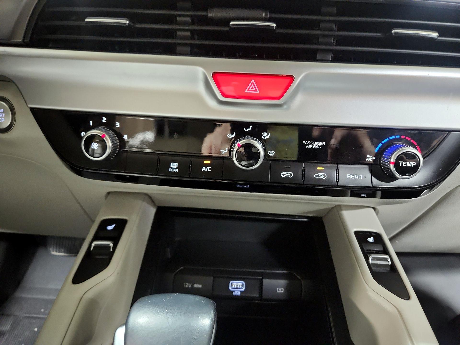Thumbnail: 2021 Kia Telluride - 16