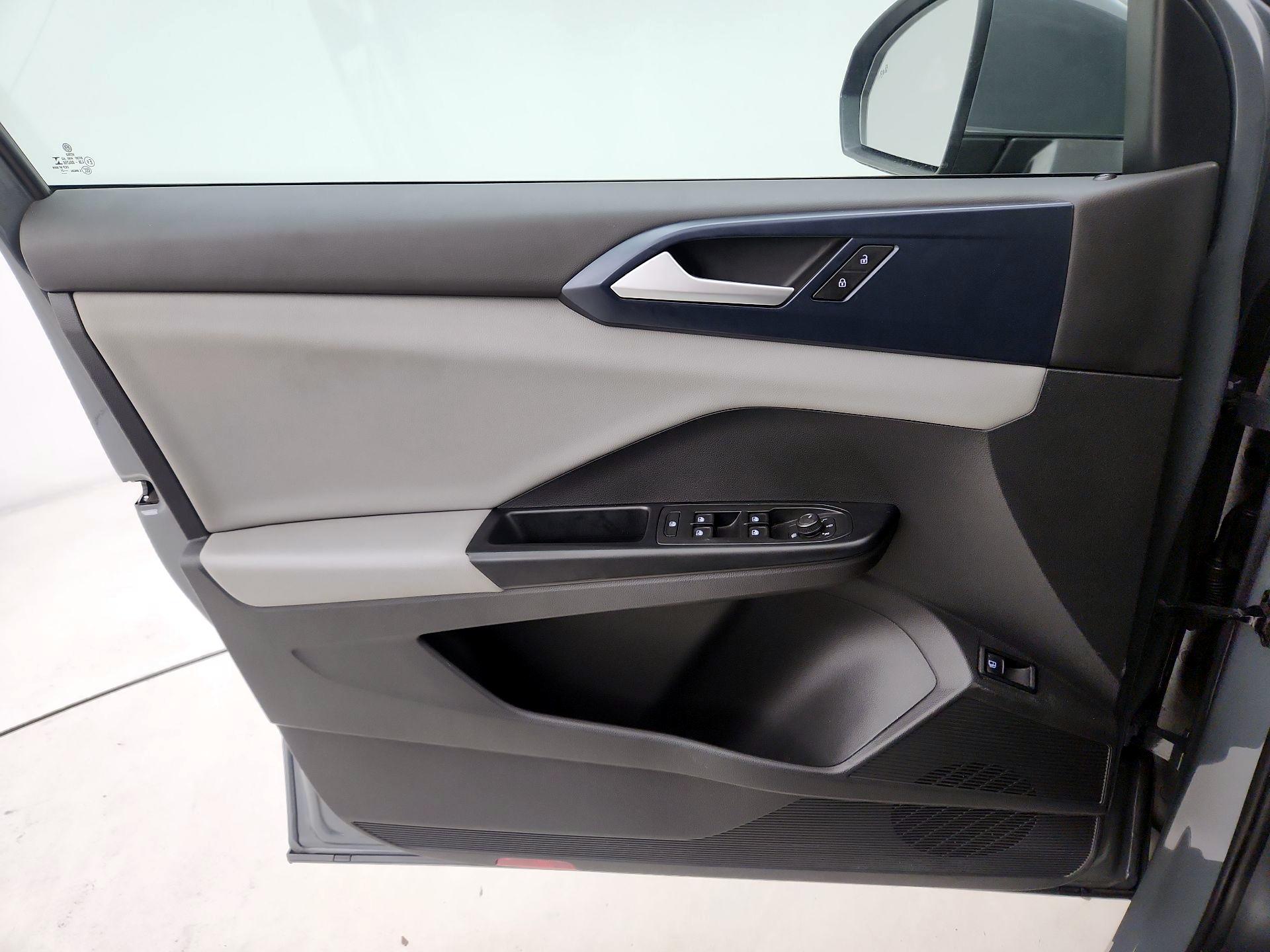 Thumbnail: 2022 Volkswagen Taos - 12