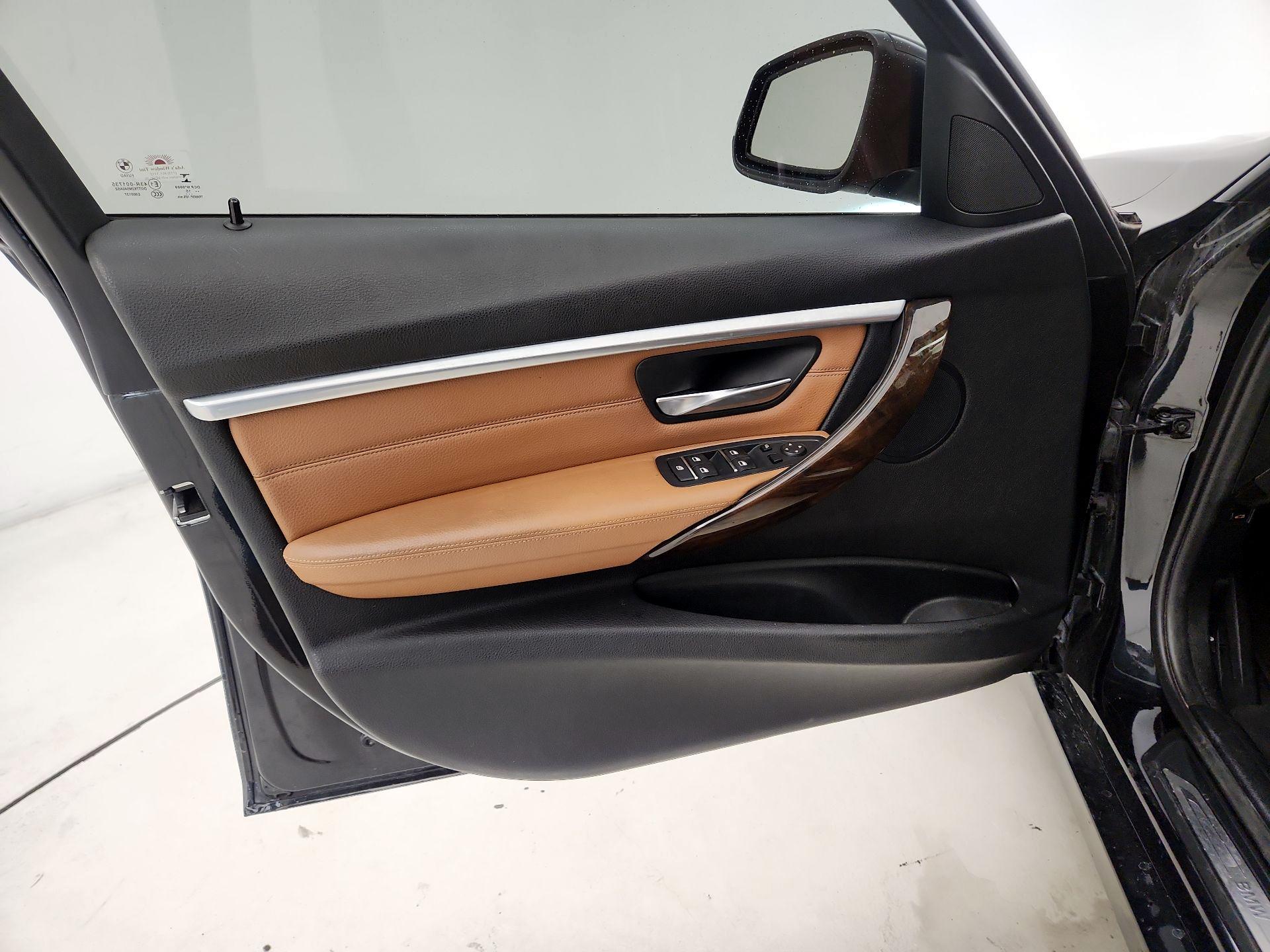 Thumbnail: 2016 BMW 3 Series - 12