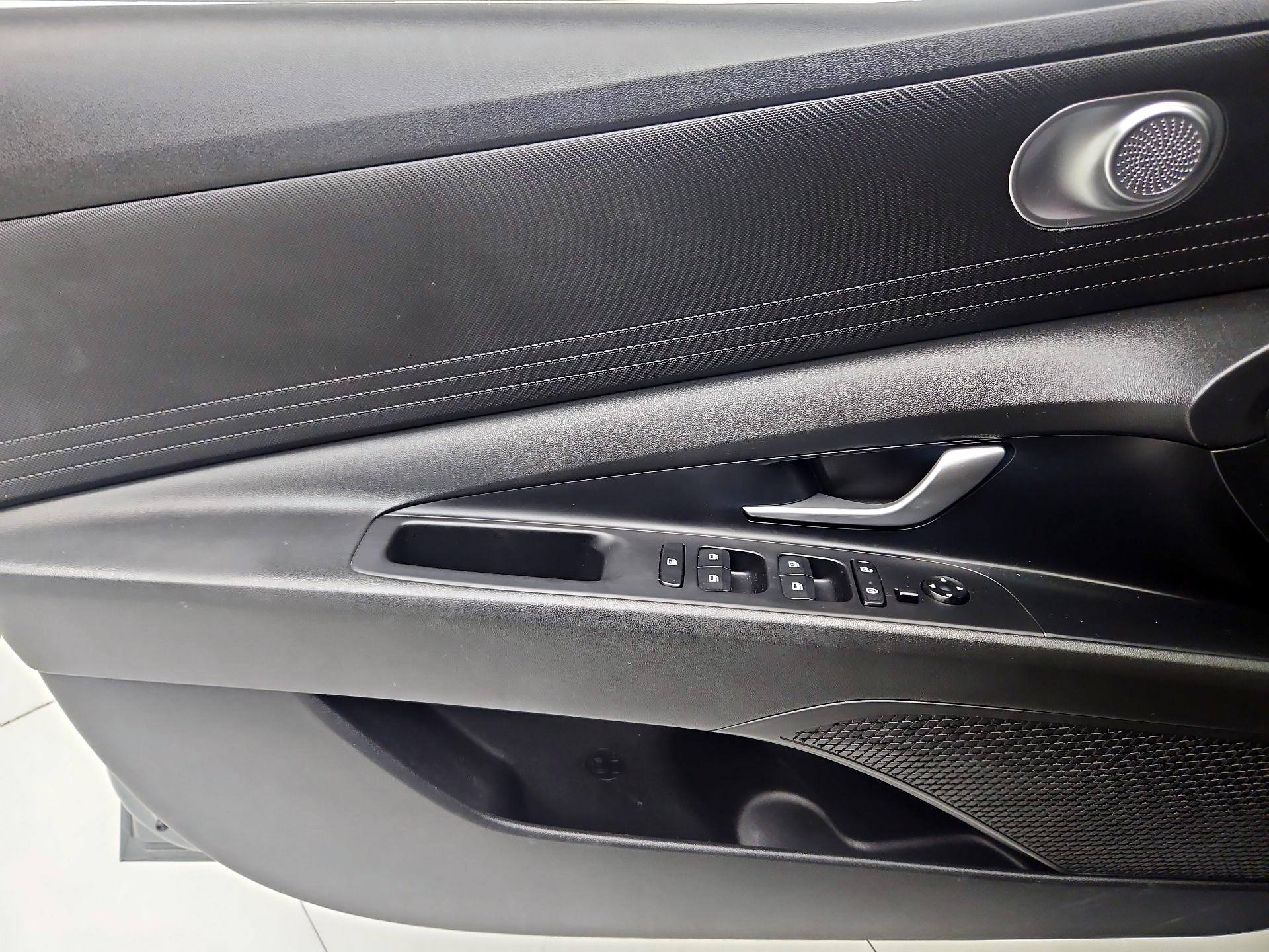 Thumbnail: 2022 Hyundai Elantra - 12