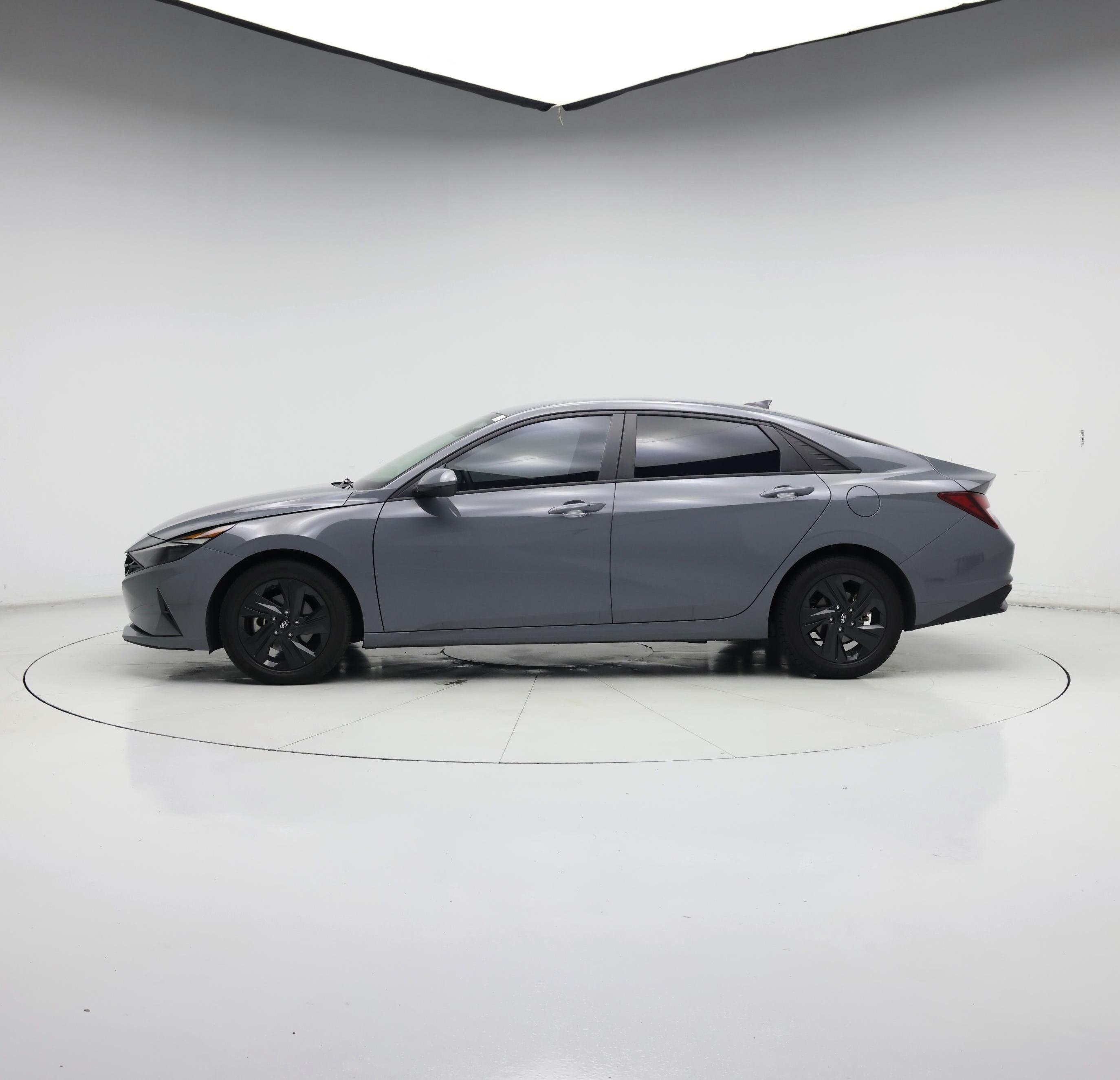 Thumbnail: 2022 Hyundai Elantra - 3