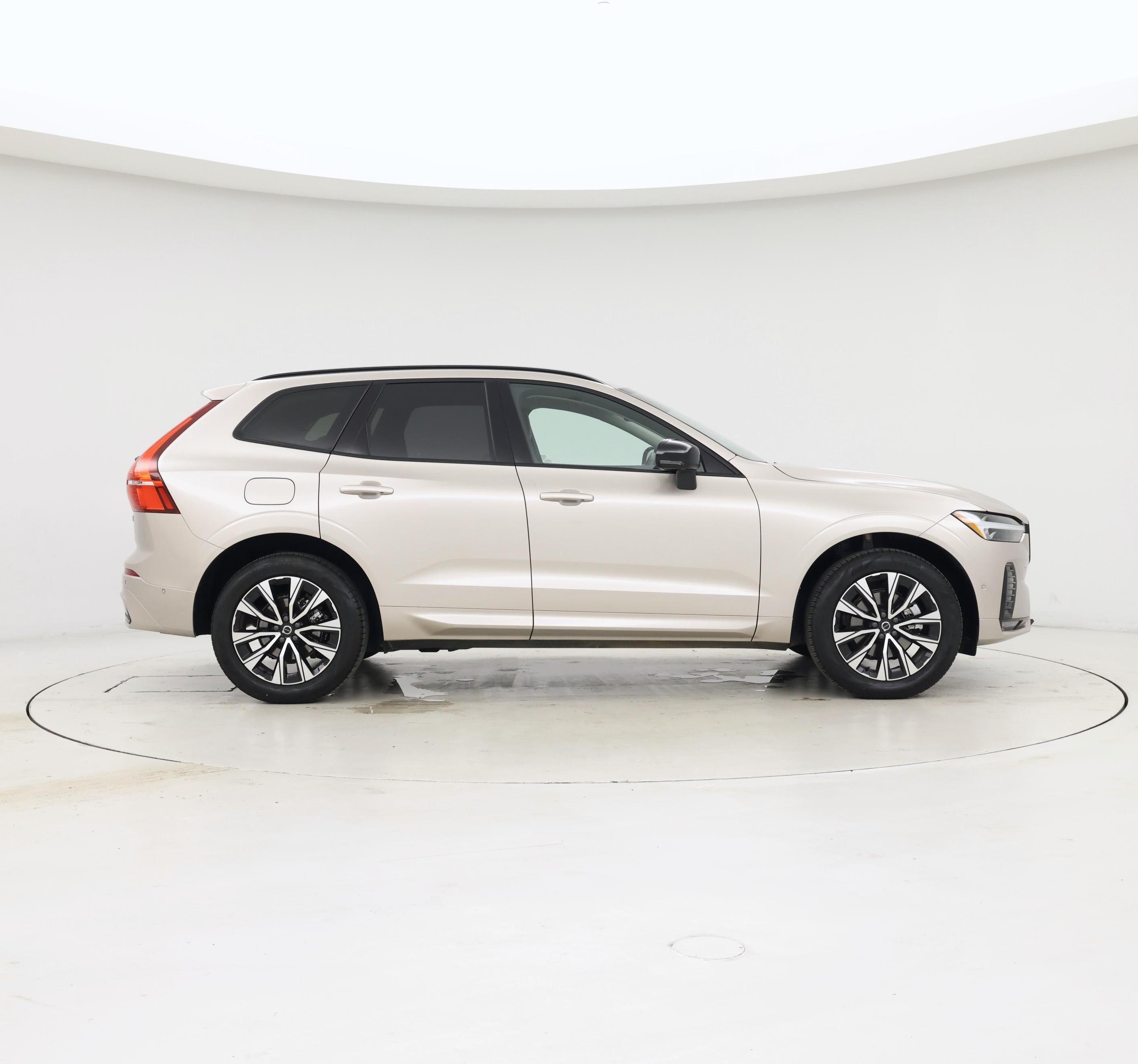 Thumbnail: 2025 Volvo XC60 - 7