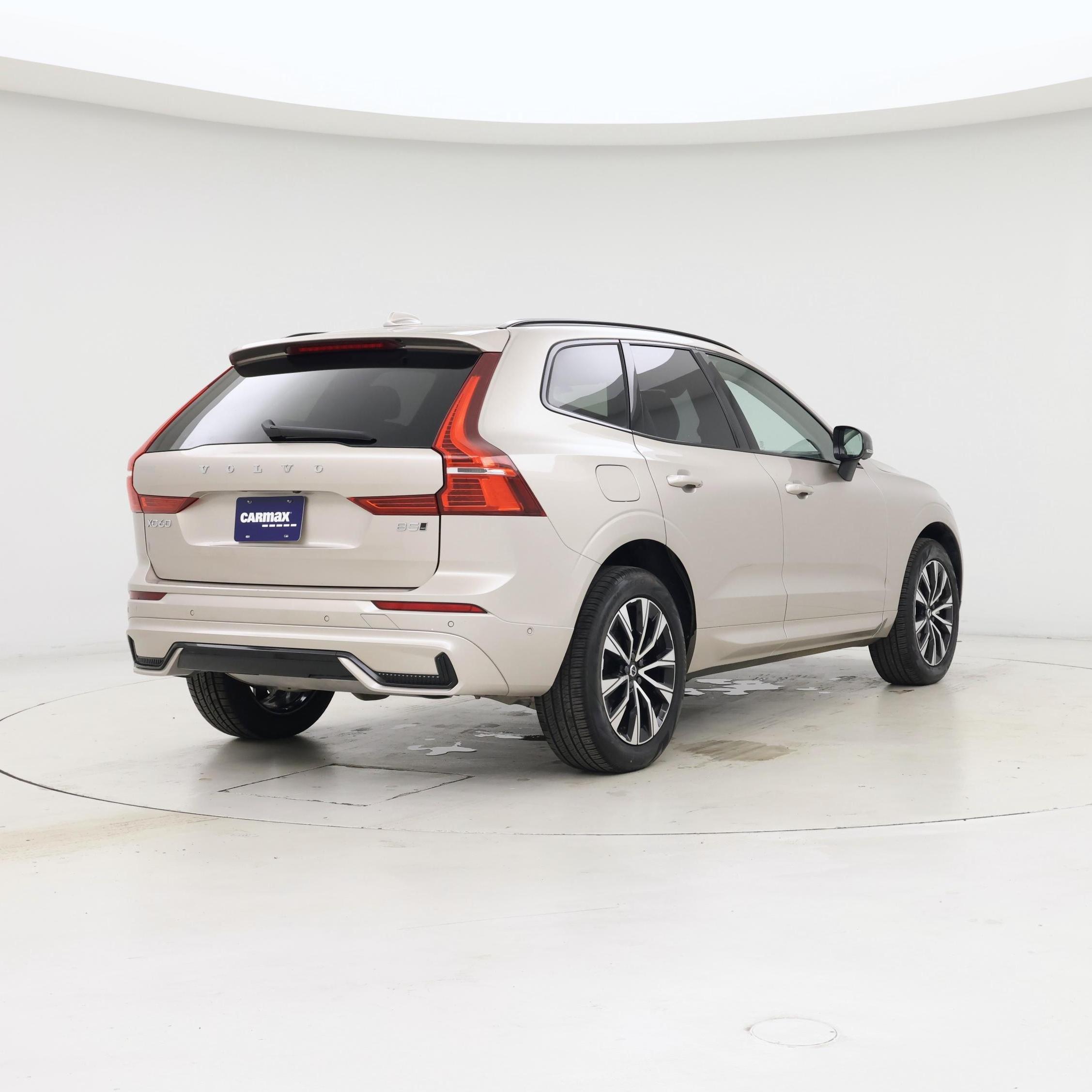 Thumbnail: 2025 Volvo XC60 - 8
