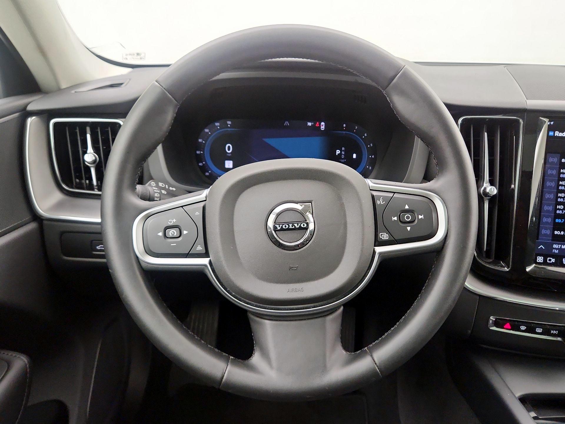 Thumbnail: 2025 Volvo XC60 - 10