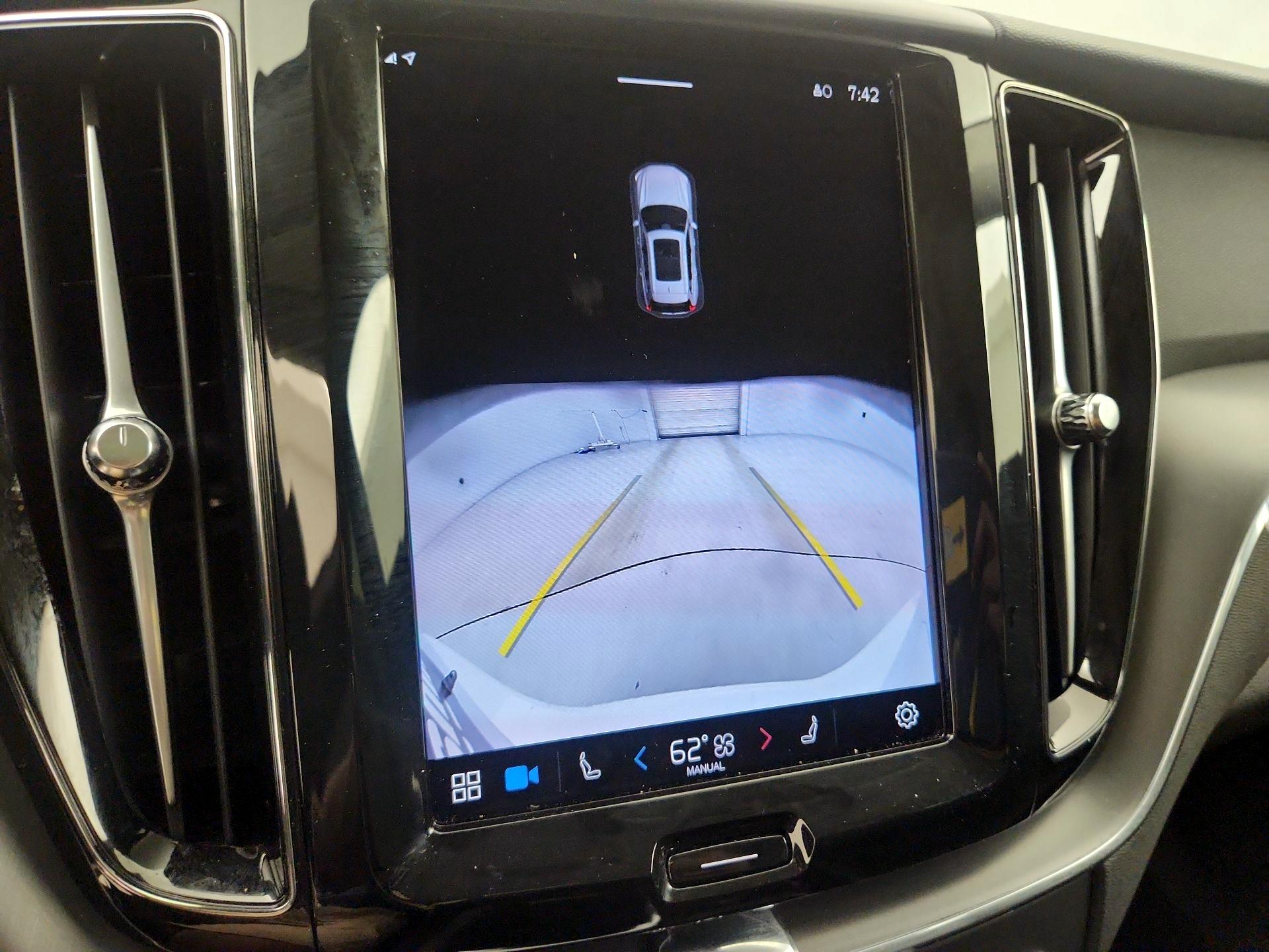 Thumbnail: 2025 Volvo XC60 - 15