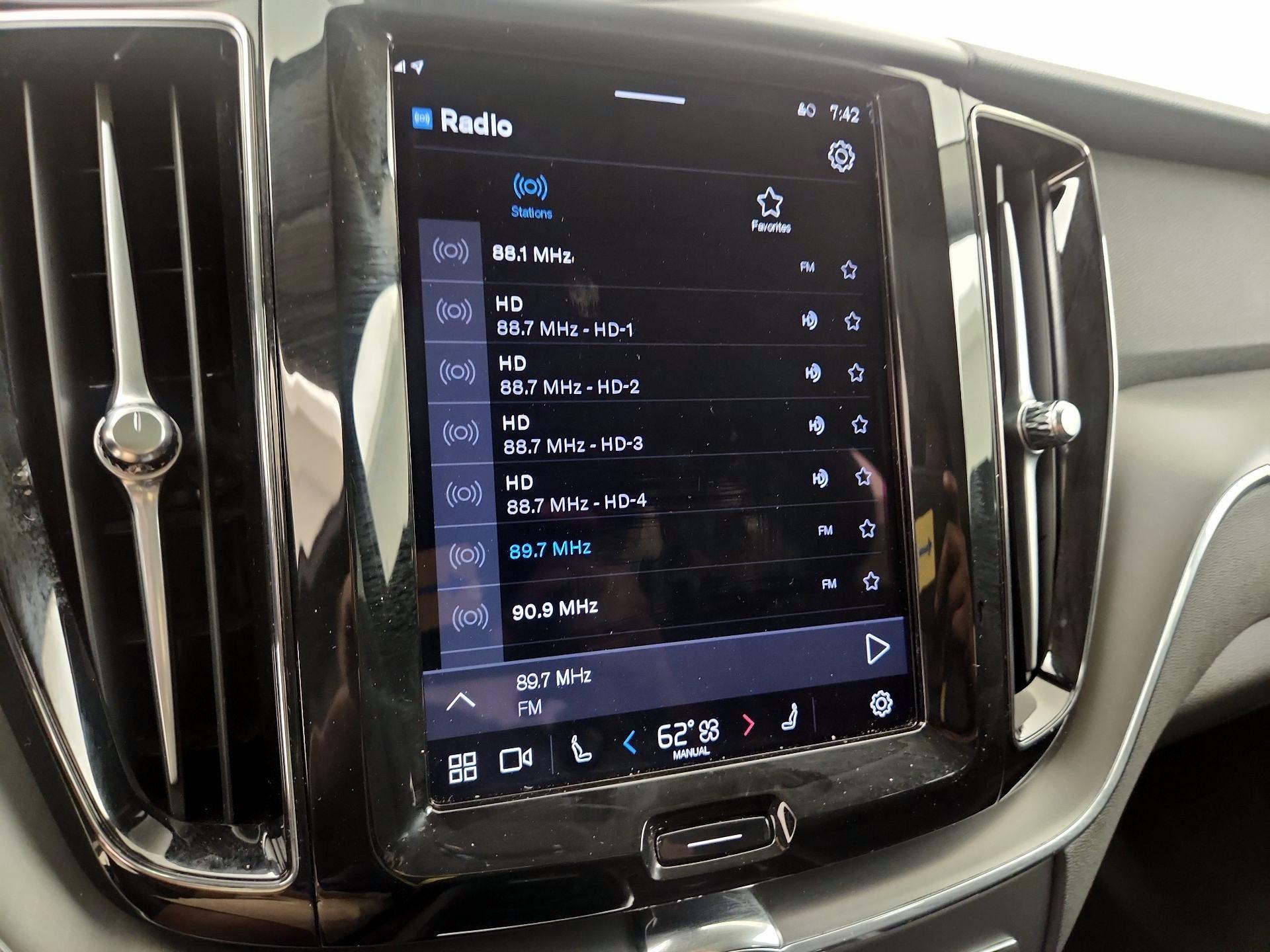Thumbnail: 2025 Volvo XC60 - 16