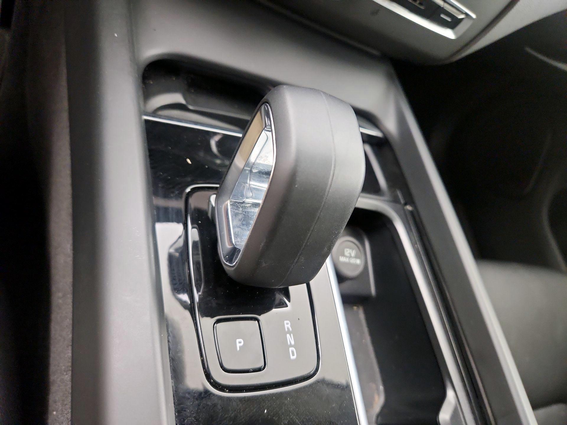 Thumbnail: 2025 Volvo XC60 - 18